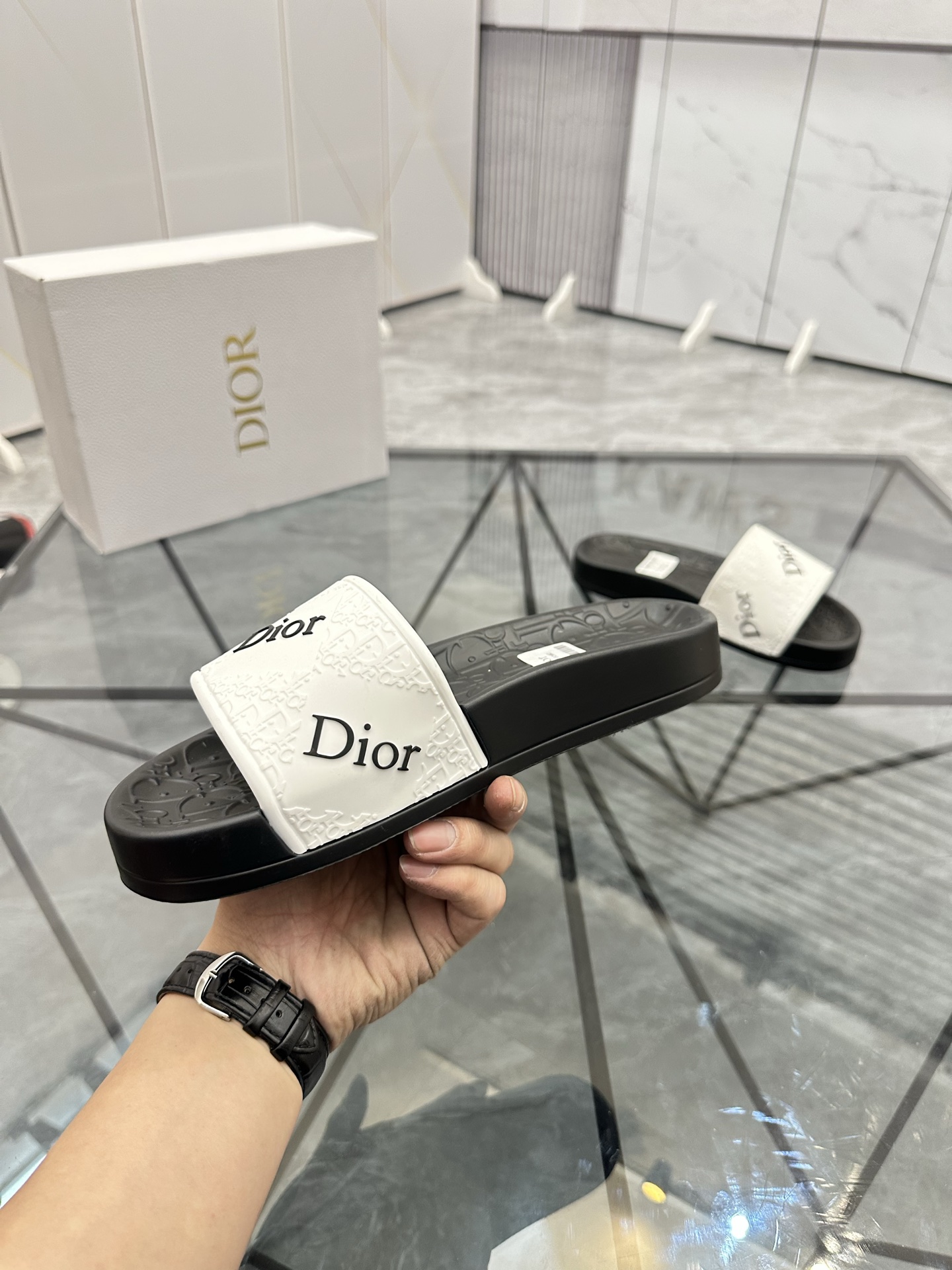 Precio: P90 Marca comercial: Dior* zapatillas talla: 35-47 (se puede personalizar 35.36.46.47) Mater