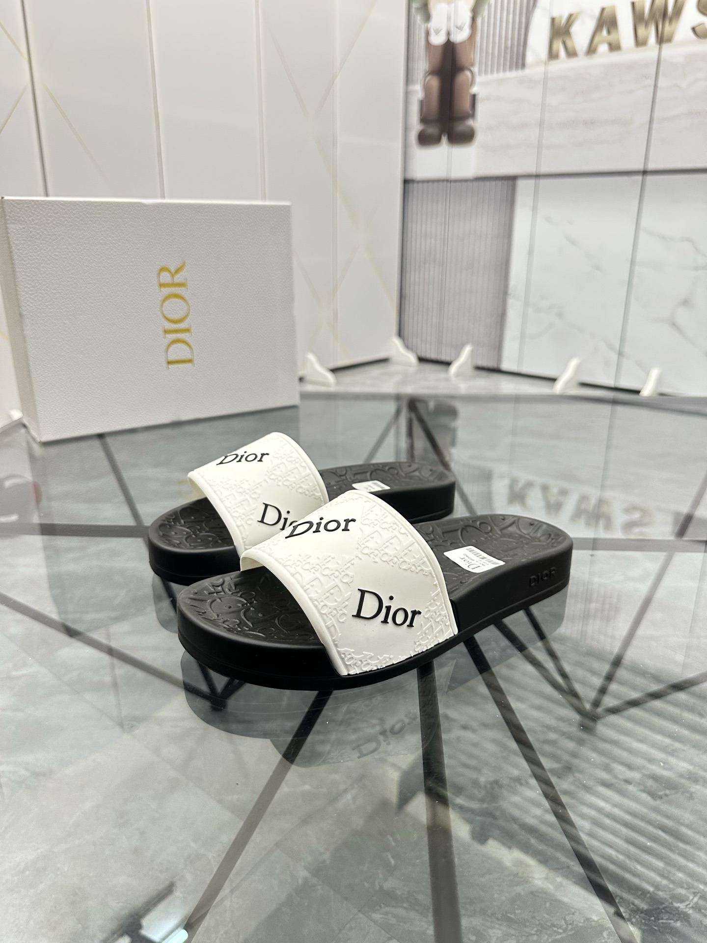 Precio: P90 Marca comercial: Dior* zapatillas talla: 35-47 (se puede personalizar 35.36.46.47) Mater