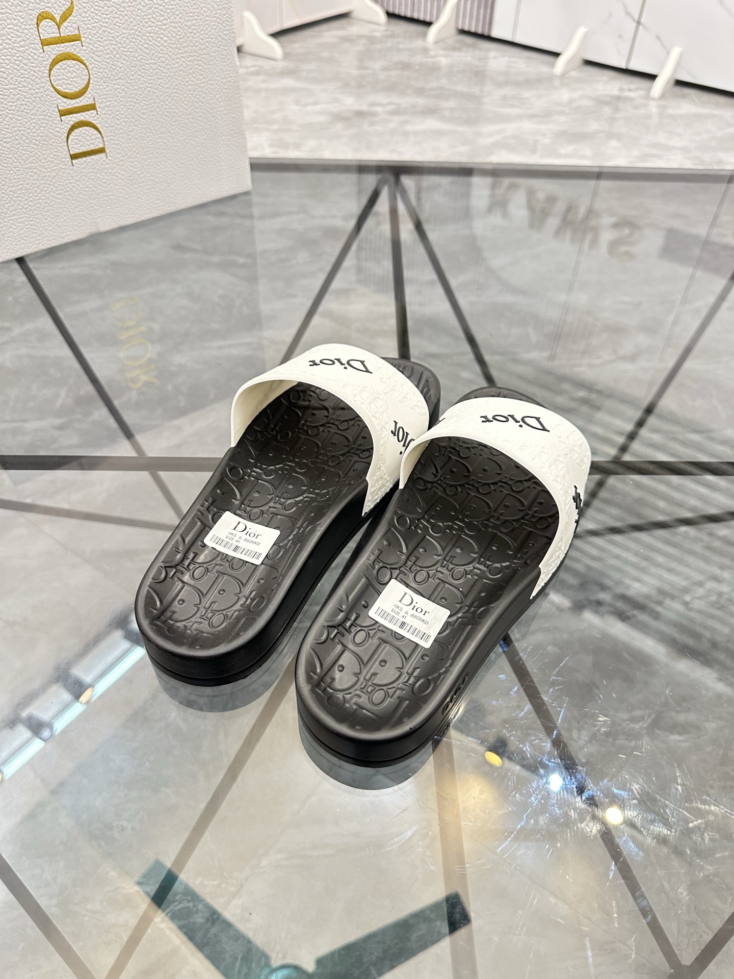 Precio: P90 Marca comercial: Dior* zapatillas talla: 35-47 (se puede personalizar 35.36.46.47) Mater