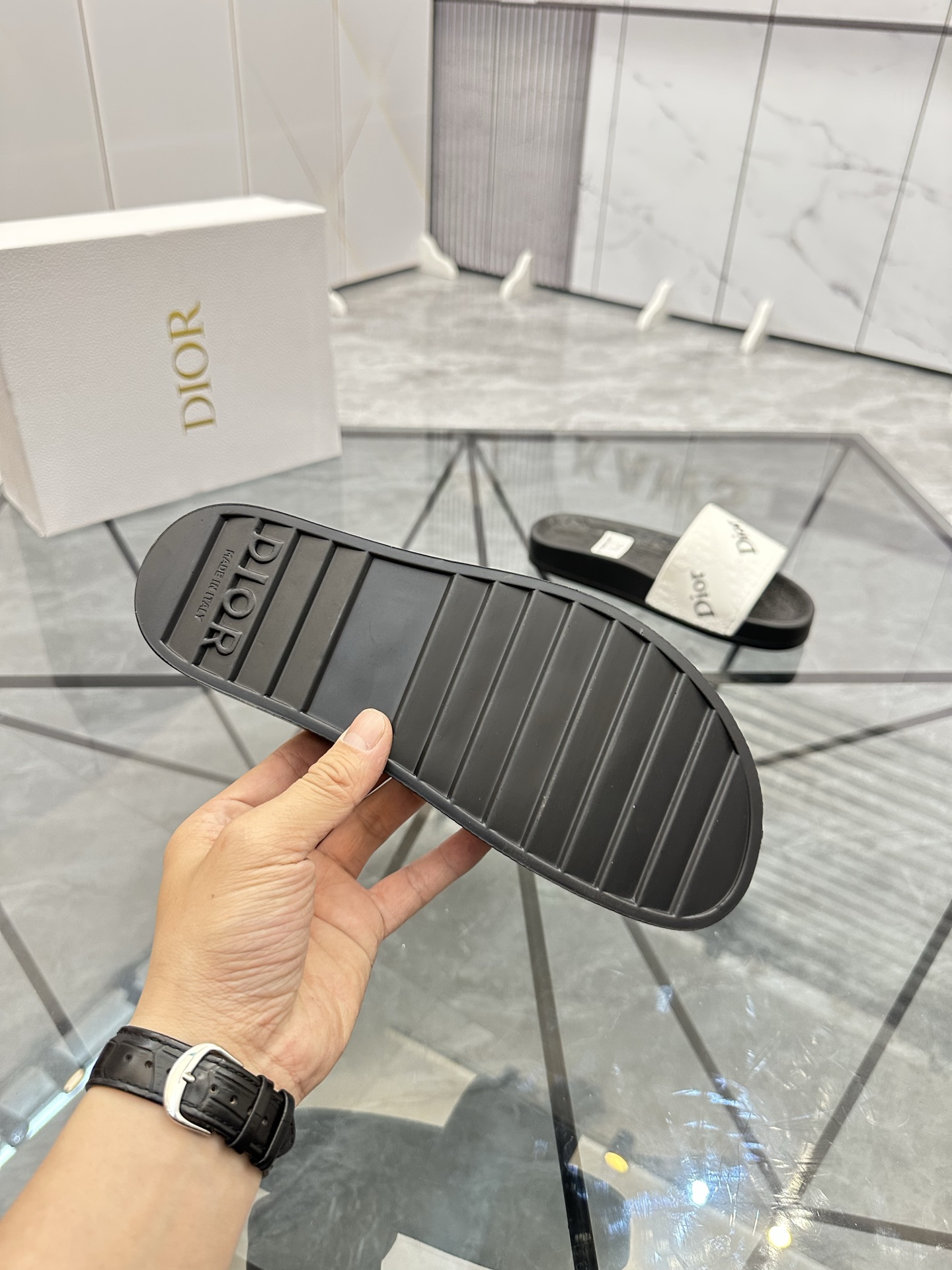 Precio: P90 Marca comercial: Dior* zapatillas talla: 35-47 (se puede personalizar 35.36.46.47) Mater