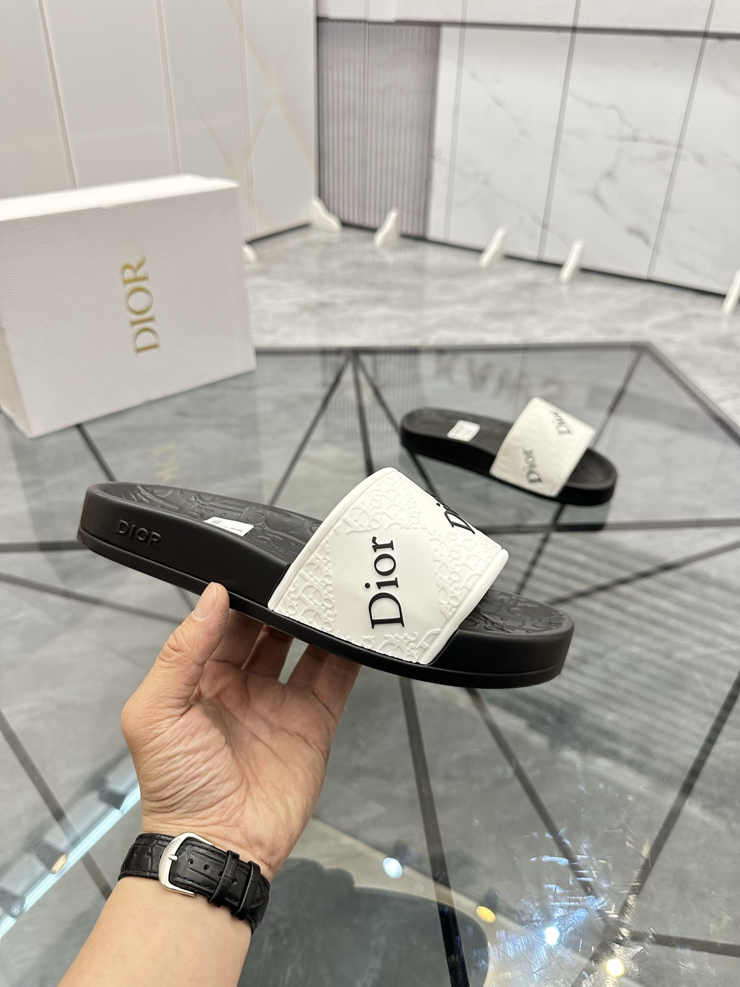 Precio: P90 Marca comercial: Dior* zapatillas talla: 35-47 (se puede personalizar 35.36.46.47) Mater