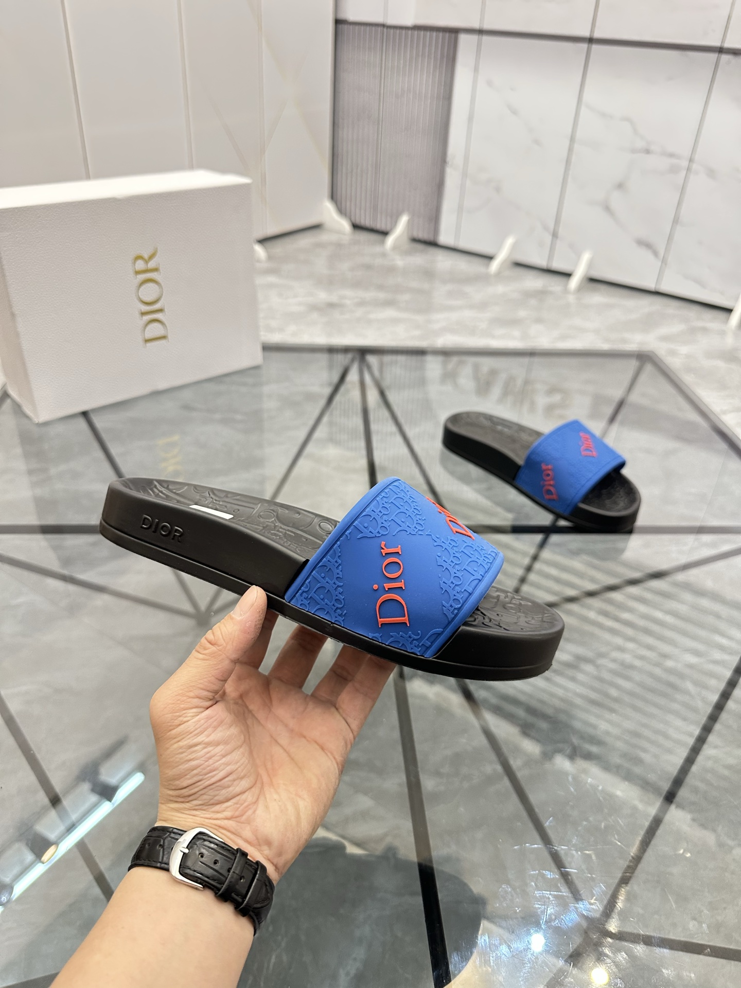 Precio: P90 Marca comercial: Dior* zapatillas talla: 35-47 (se puede personalizar 35.36.46.47) Mater