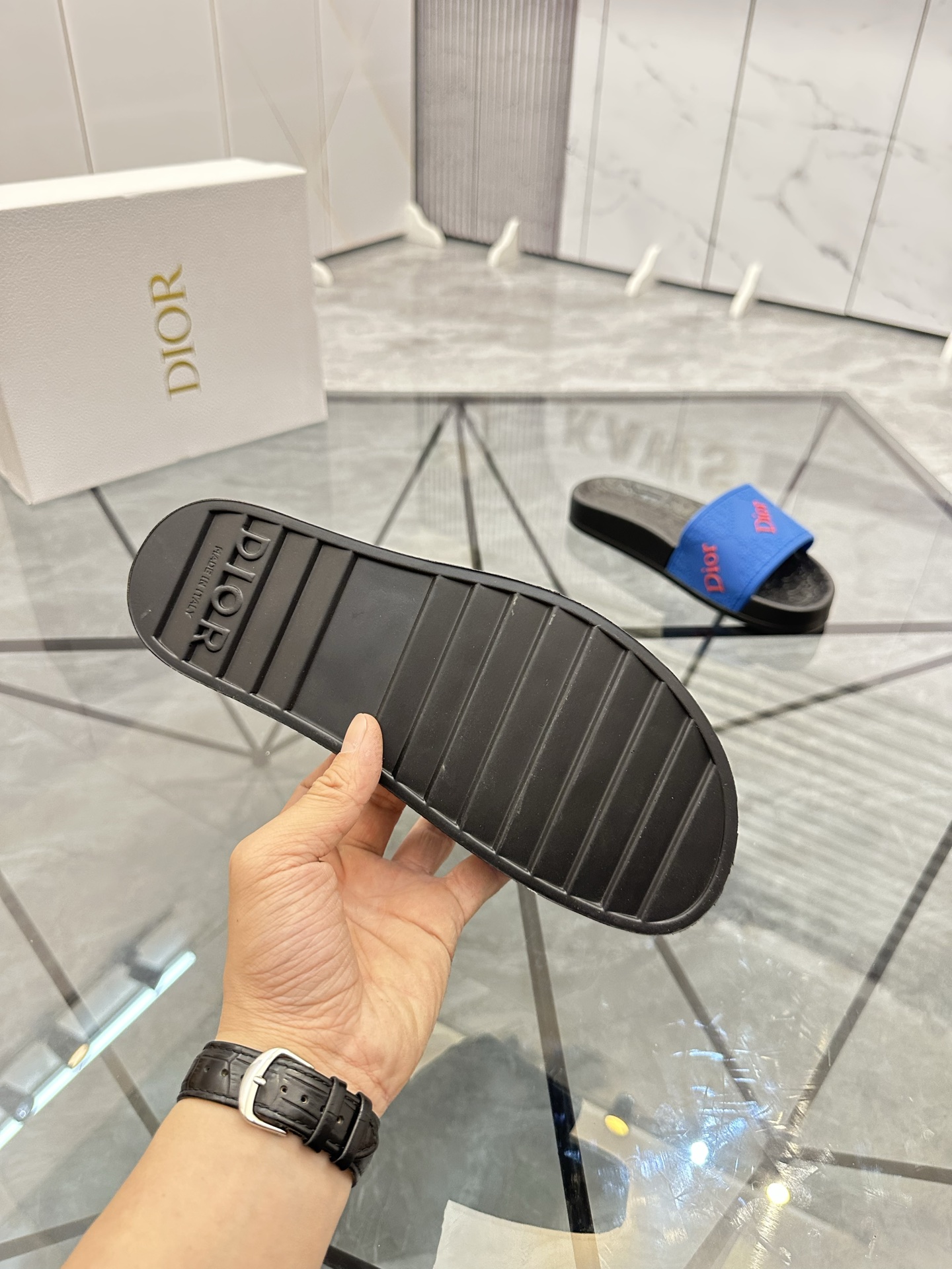 Precio: P90 Marca comercial: Dior* zapatillas talla: 35-47 (se puede personalizar 35.36.46.47) Mater