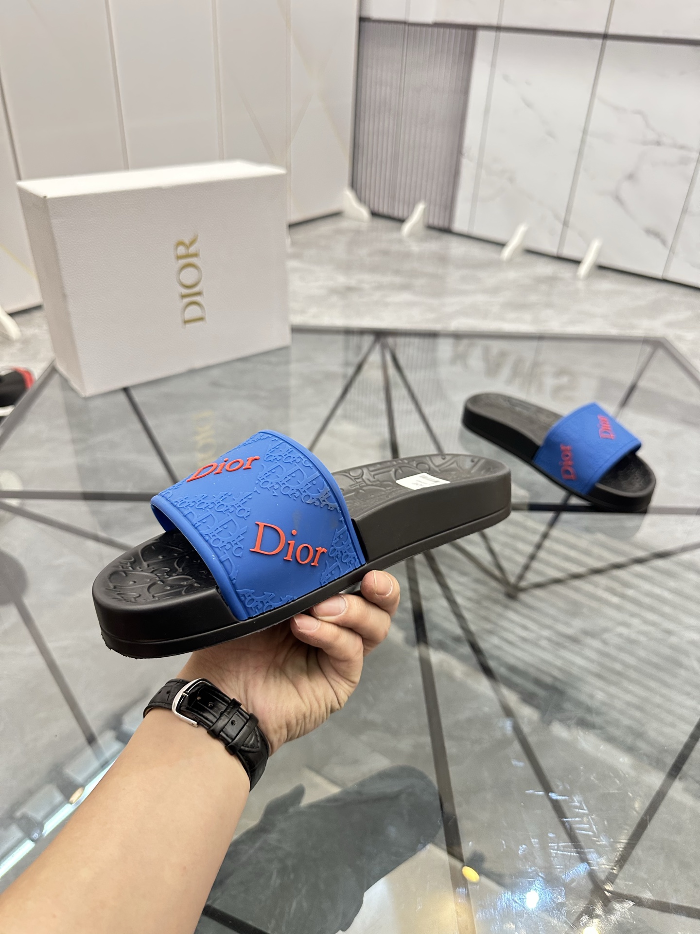 Precio: P90 Marca comercial: Dior* zapatillas talla: 35-47 (se puede personalizar 35.36.46.47) Mater