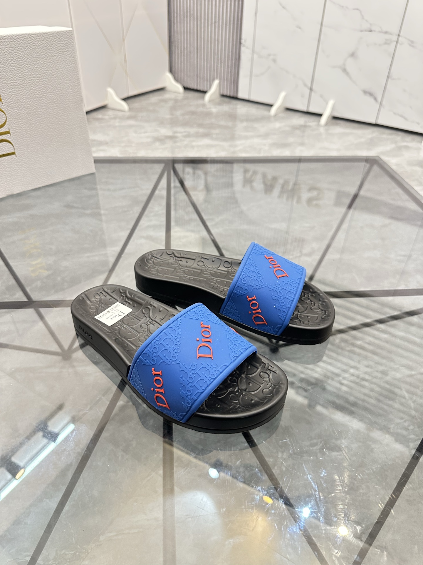 Precio: P90 Marca comercial: Dior* zapatillas talla: 35-47 (se puede personalizar 35.36.46.47) Mater