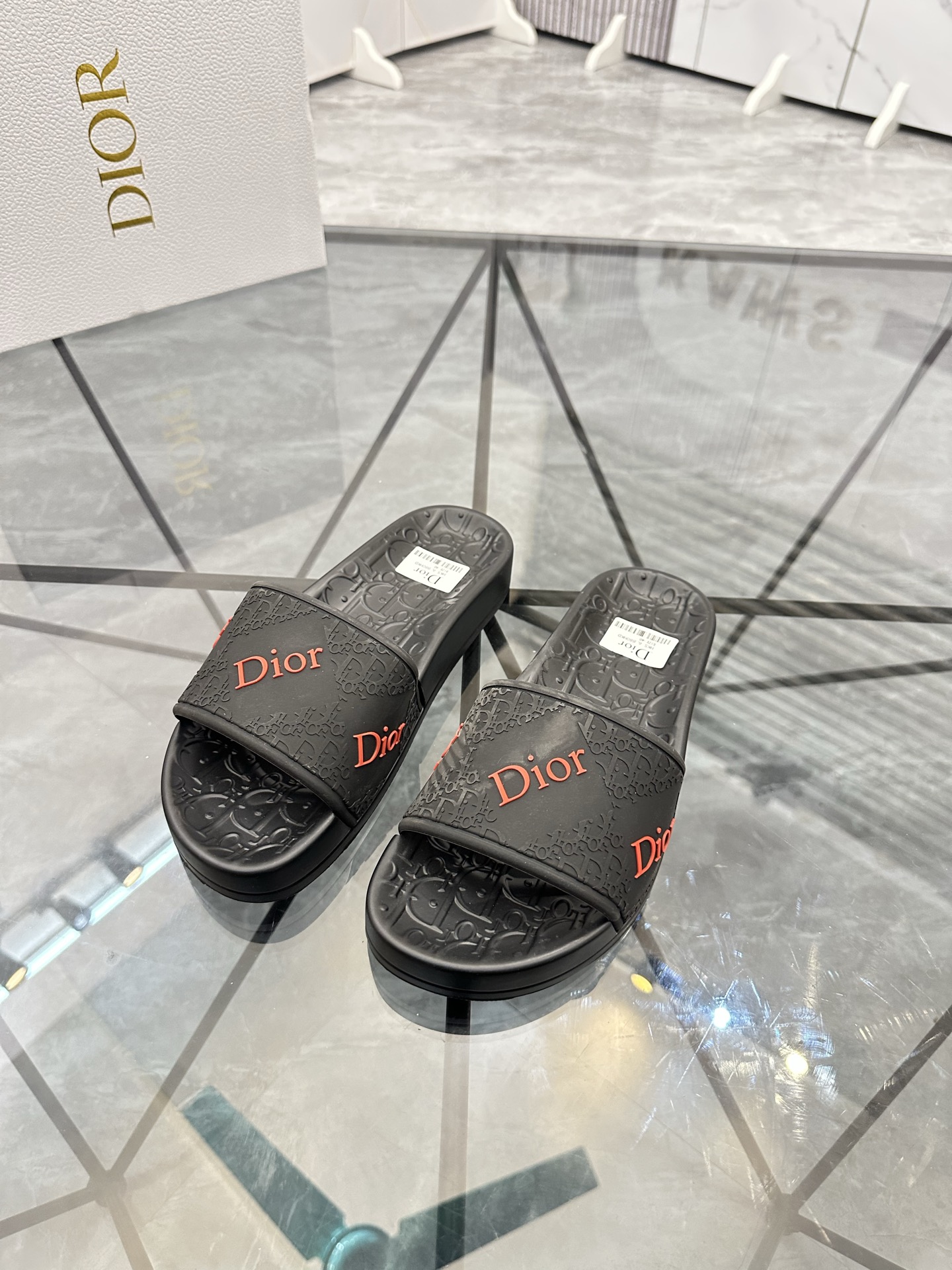 Precio: P90 Marca comercial: Dior* zapatillas talla: 35-47 (se puede personalizar 35.36.46.47) Mater