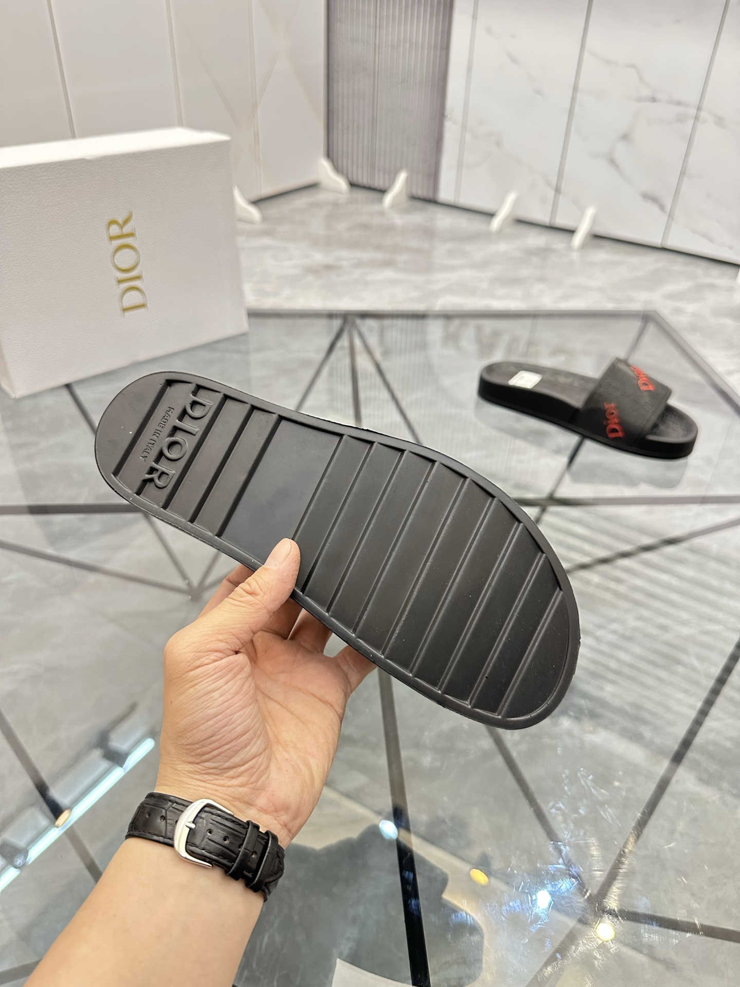 Precio: P90 Marca comercial: Dior* zapatillas talla: 35-47 (se puede personalizar 35.36.46.47) Mater