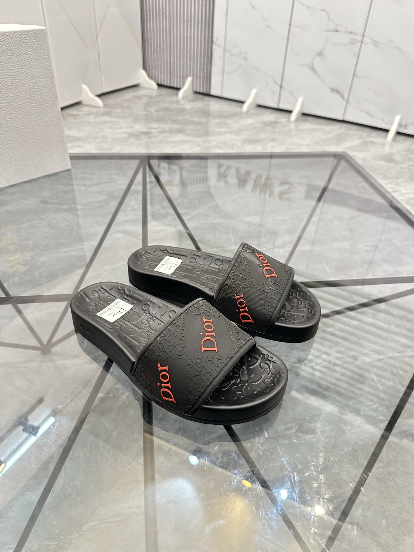 Precio: P90 Marca comercial: Dior* zapatillas talla: 35-47 (se puede personalizar 35.36.46.47) Mater