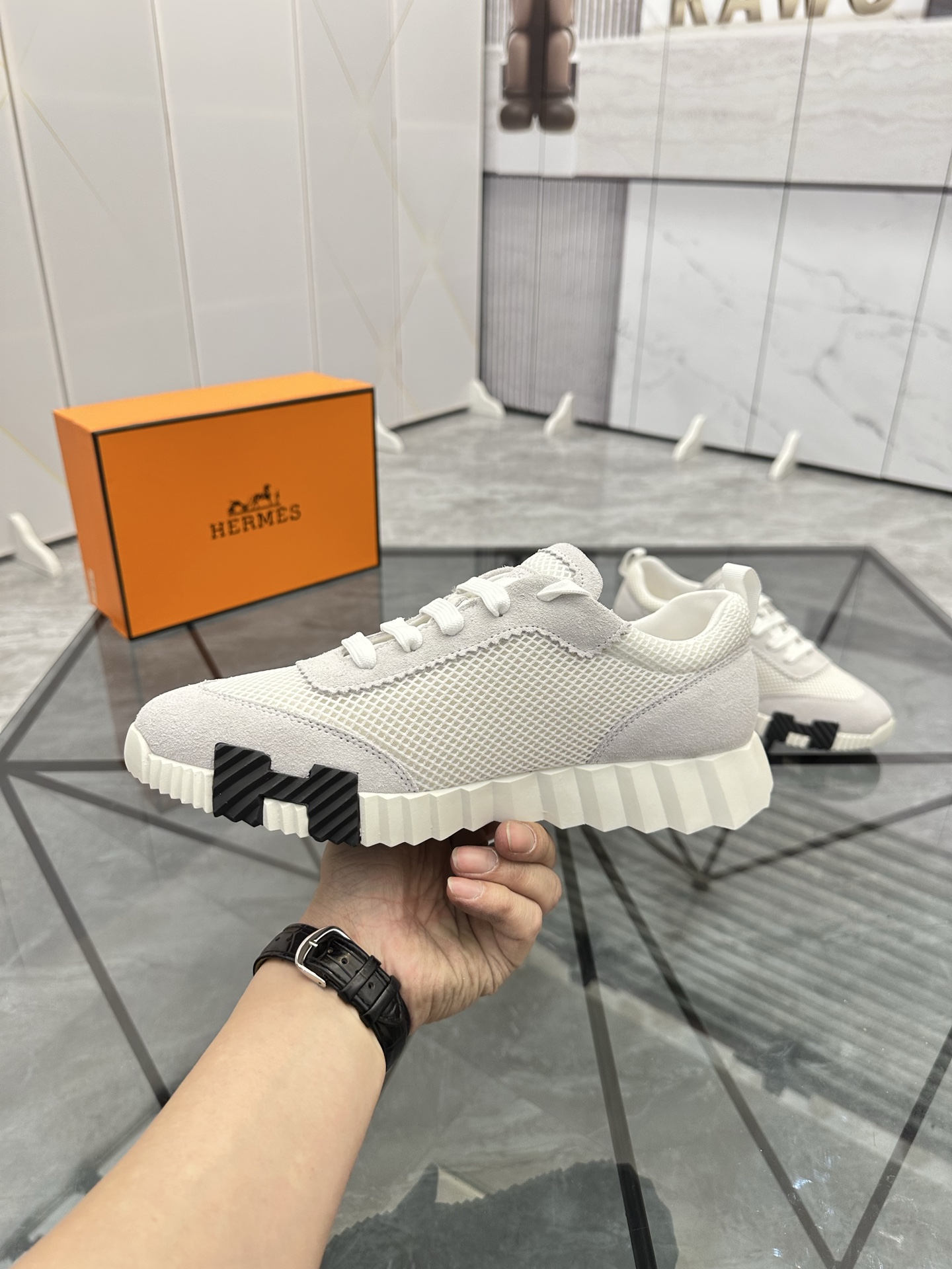 Precio: P180 Marca: Hermè* "Hermès*" lowtop sneakersTalla: 35-44 (se puede personalizar hasta 45,46)