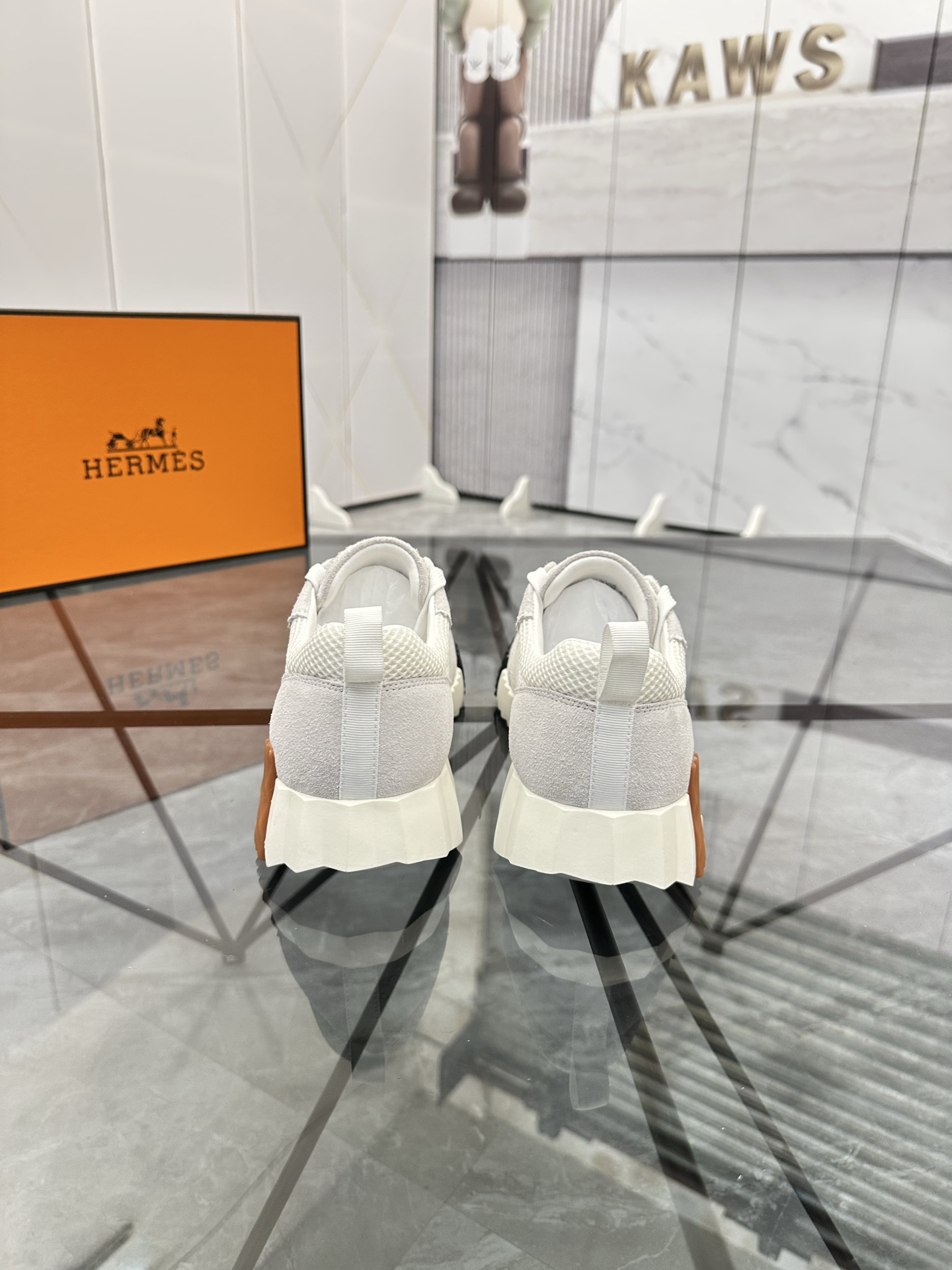 Precio: P180 Marca: Hermè* "Hermès*" lowtop sneakersTalla: 35-44 (se puede personalizar hasta 45,46)