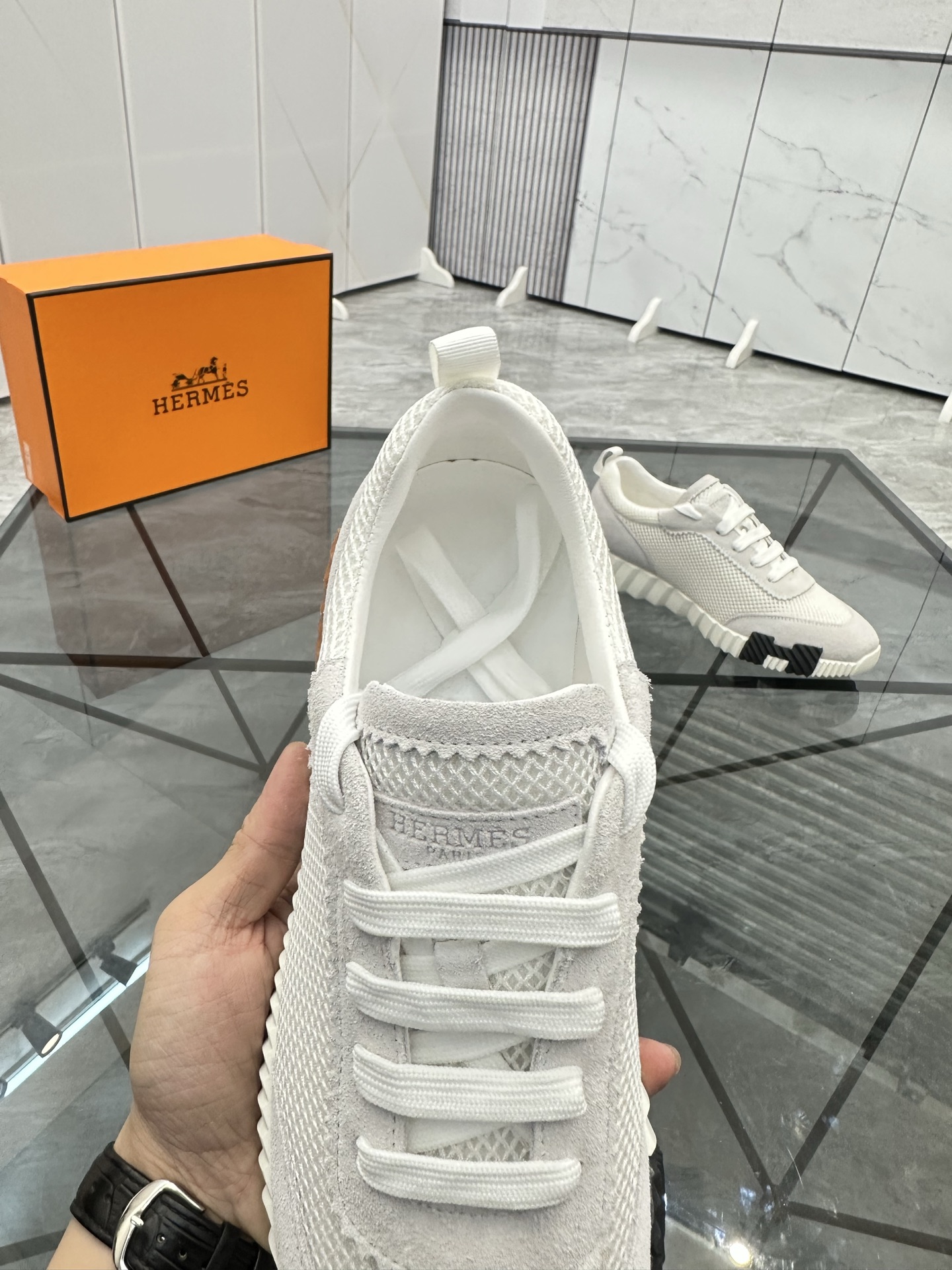 Precio: P180 Marca: Hermè* "Hermès*" lowtop sneakersTalla: 35-44 (se puede personalizar hasta 45,46)