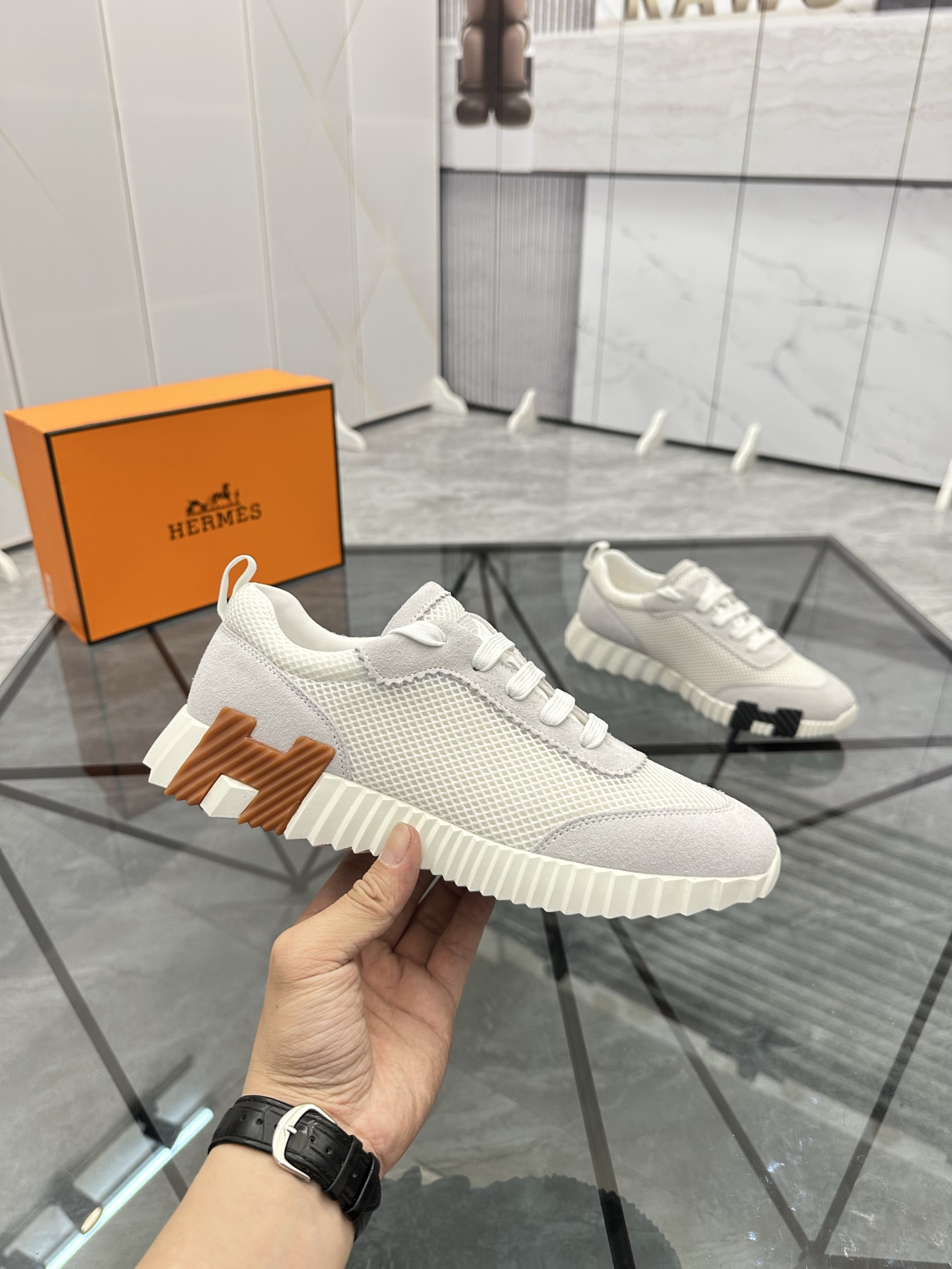 Precio: P180 Marca: Hermè* "Hermès*" lowtop sneakersTalla: 35-44 (se puede personalizar hasta 45,46)
