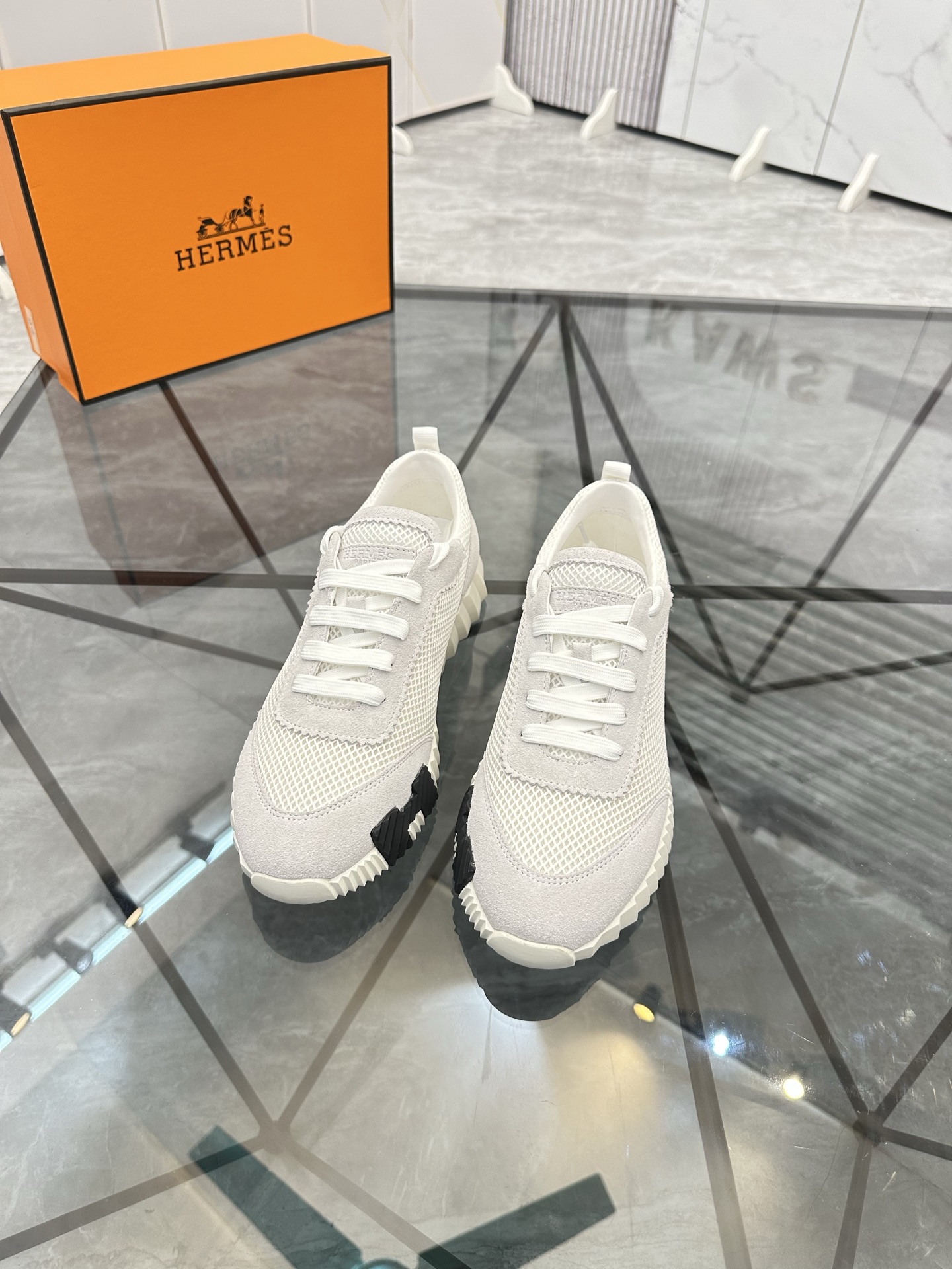 Precio: P180 Marca: Hermè* "Hermès*" lowtop sneakersTalla: 35-44 (se puede personalizar hasta 45,46)