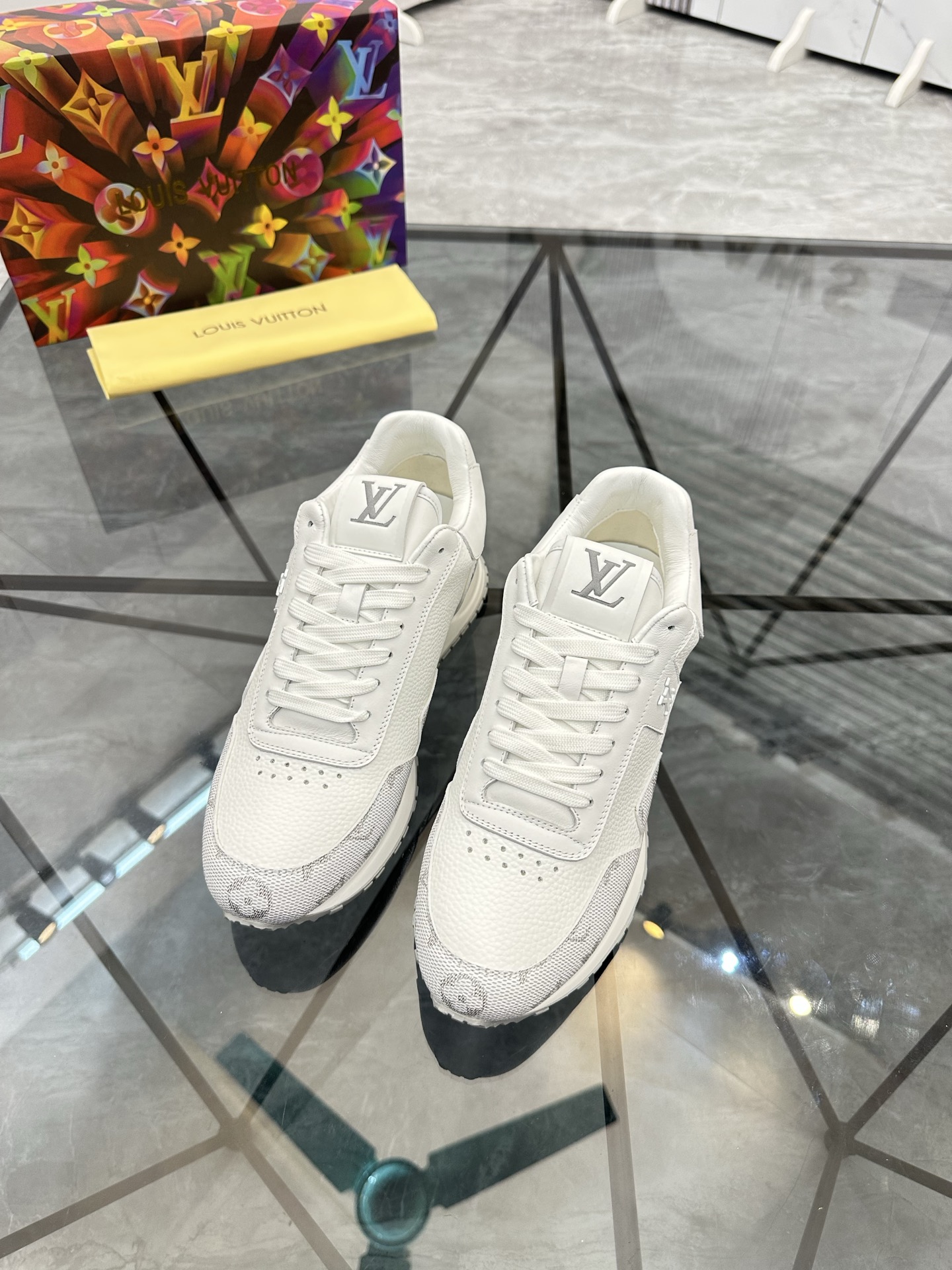 Louis Vuitton Low-Top Sneakers in White Leather and Monogram Canvas 2 i1740371002080 80 0 1