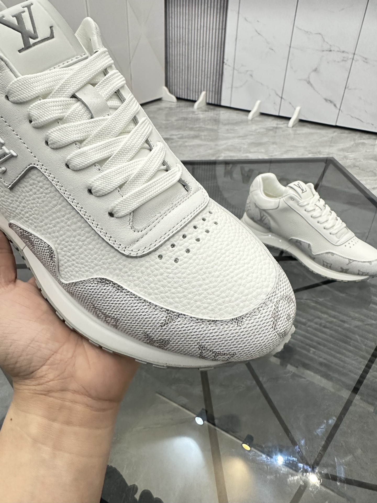 Louis Vuitton Low-Top Sneakers in White Leather and Monogram Canvas 5 i1740371003870 8101 0 4