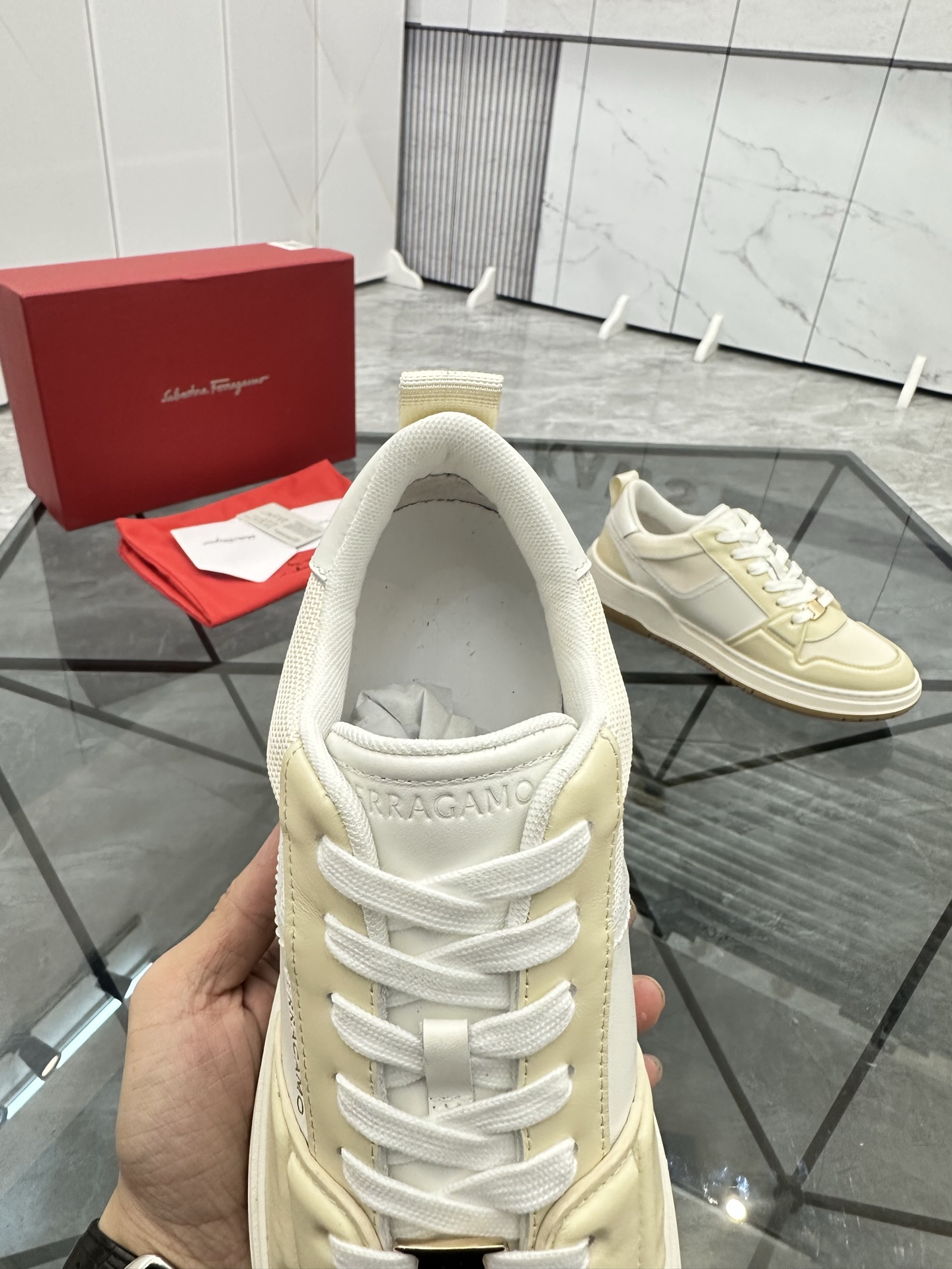 Precio de venta: P330 Guangzhou Top Quality [Marca: Ferragam* "Ferragamo*"] Low-top SneakersTalla: 3