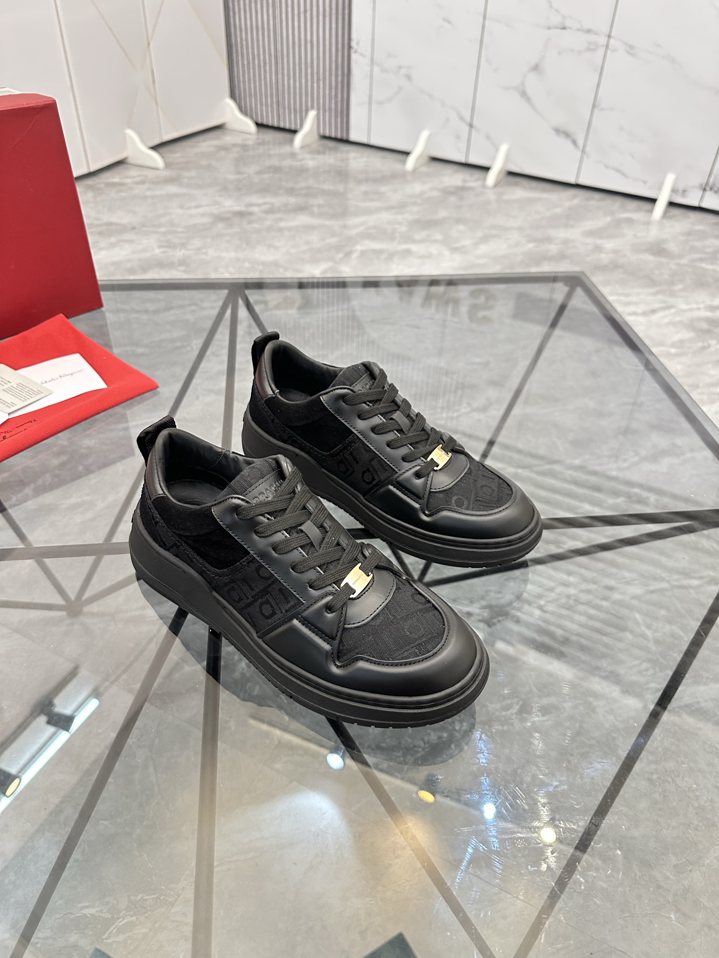 Precio de venta: P330 Guangzhou Top Quality [Marca: Ferragam* "Ferragamo*"] Low-top SneakersTalla: 3