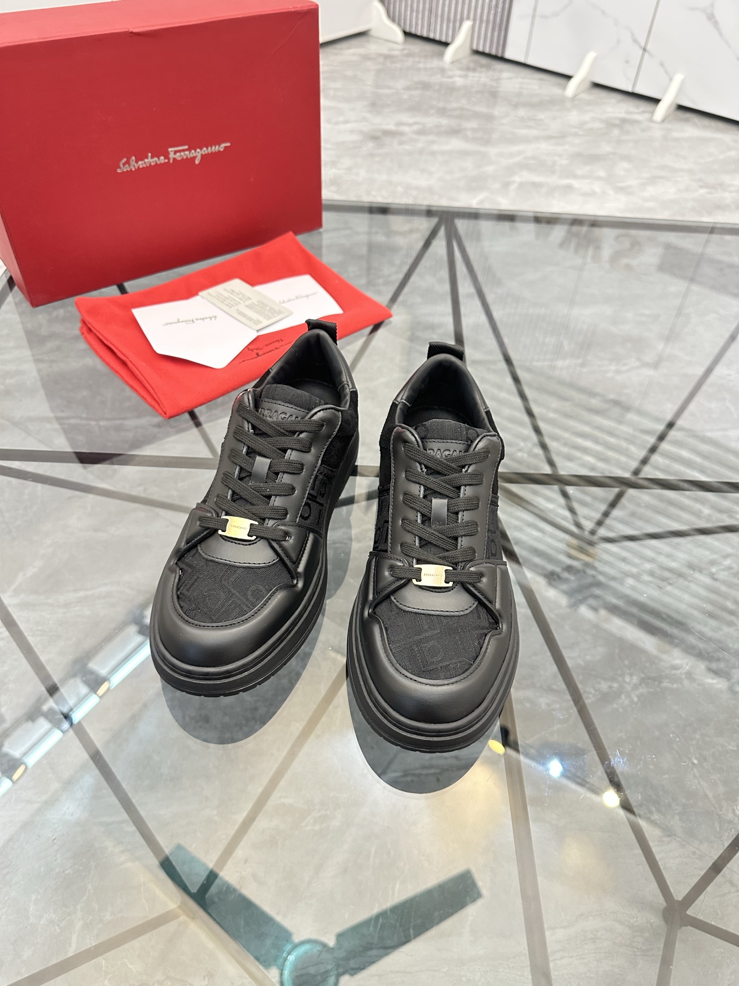 Precio de venta: P330 Guangzhou Top Quality [Marca: Ferragam* "Ferragamo*"] Low-top SneakersTalla: 3