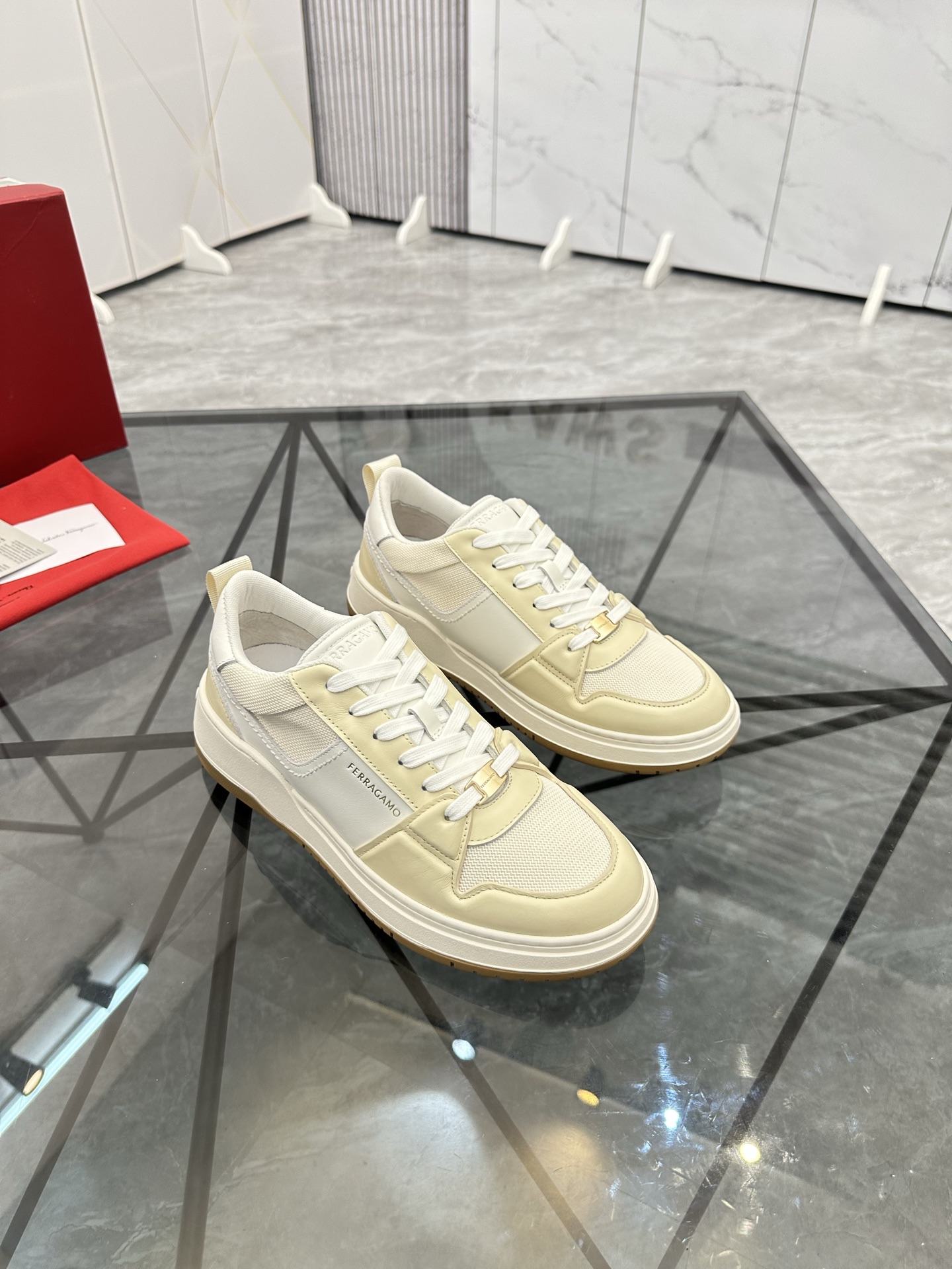Precio de venta: P330 Guangzhou Top Quality [Marca: Ferragam* "Ferragamo*"] Low-top SneakersTalla: 3