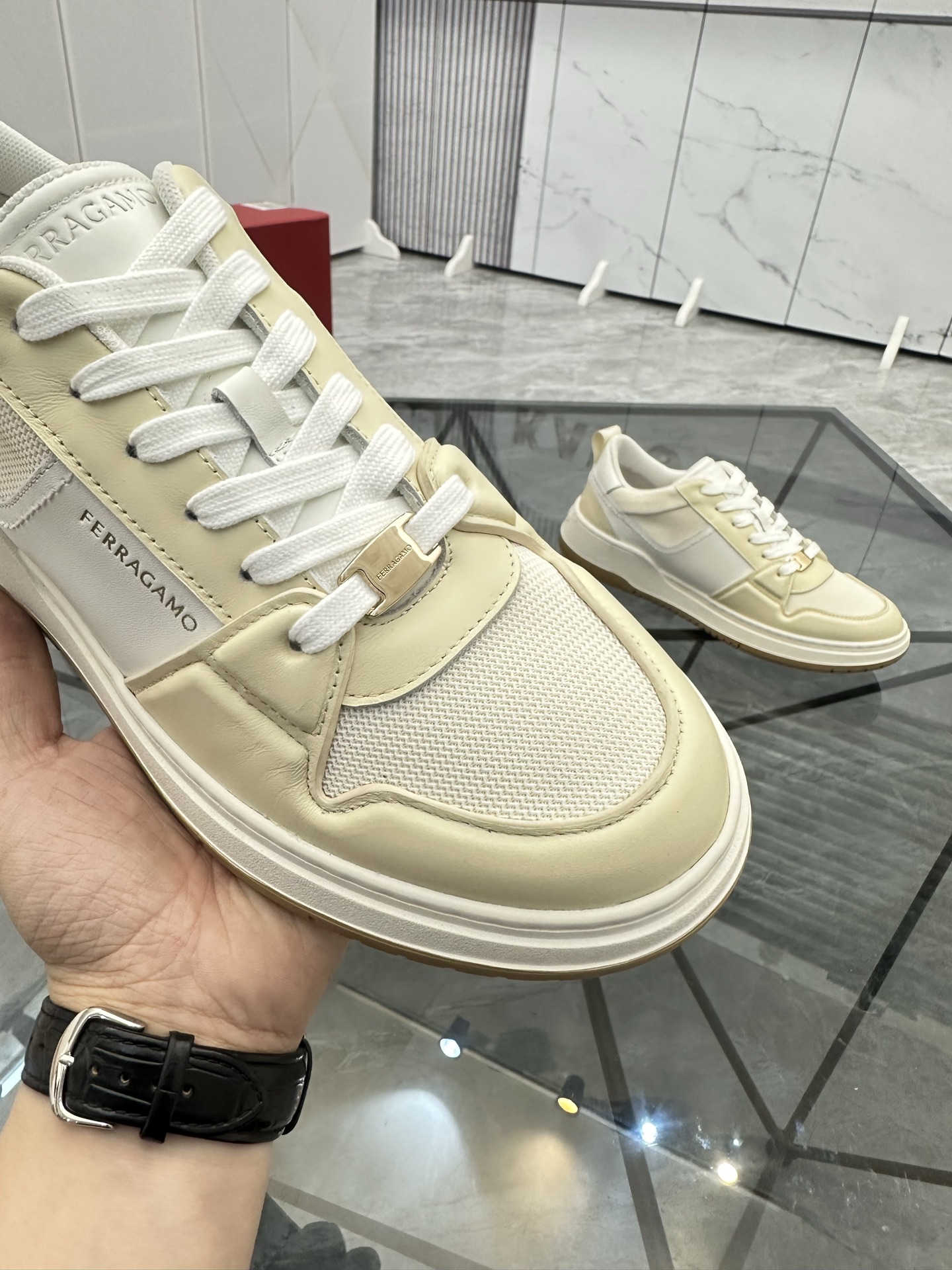 Precio de venta: P330 Guangzhou Top Quality [Marca: Ferragam* "Ferragamo*"] Low-top SneakersTalla: 3