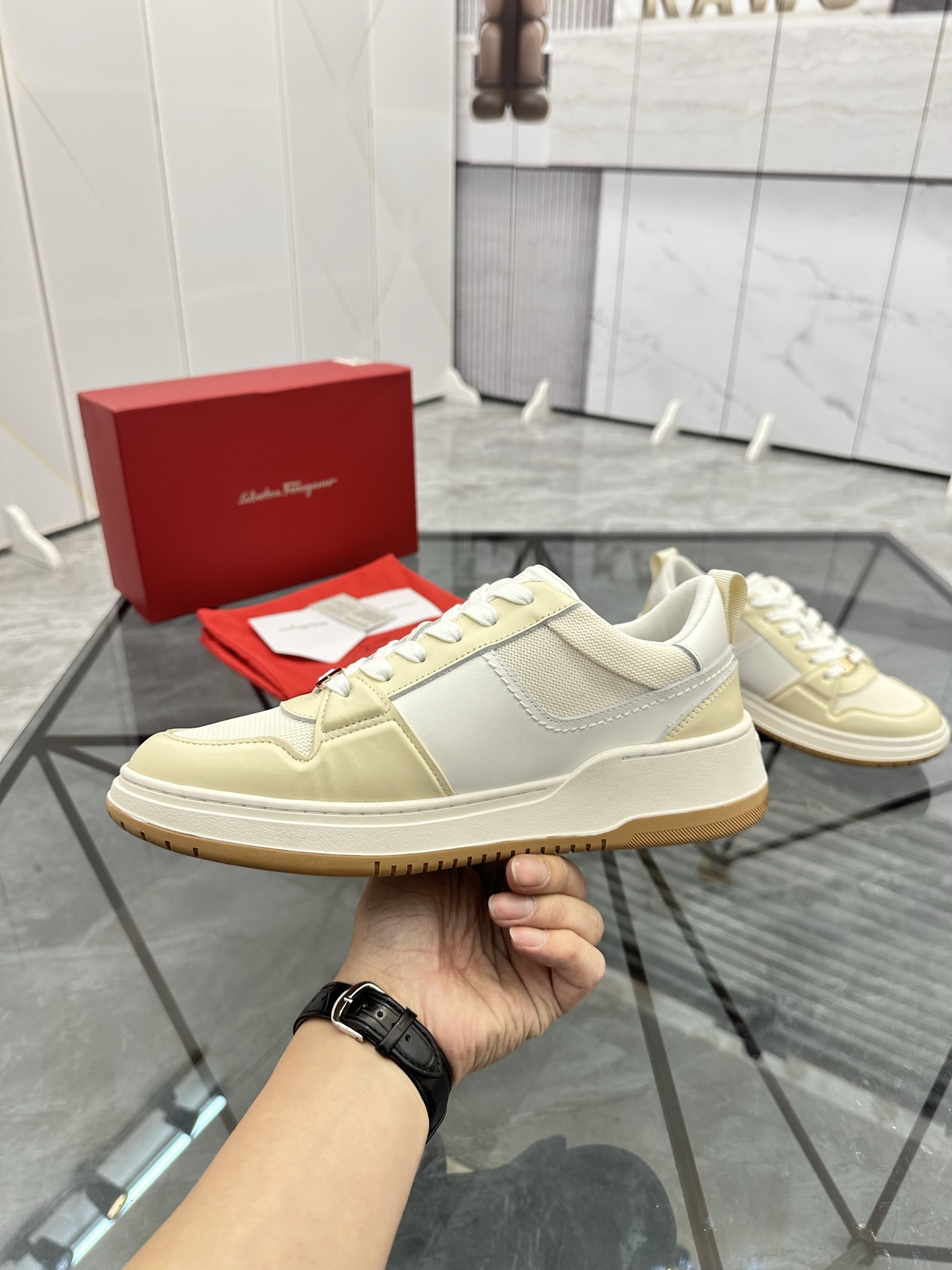 Precio de venta: P330 Guangzhou Top Quality [Marca: Ferragam* "Ferragamo*"] Low-top SneakersTalla: 3