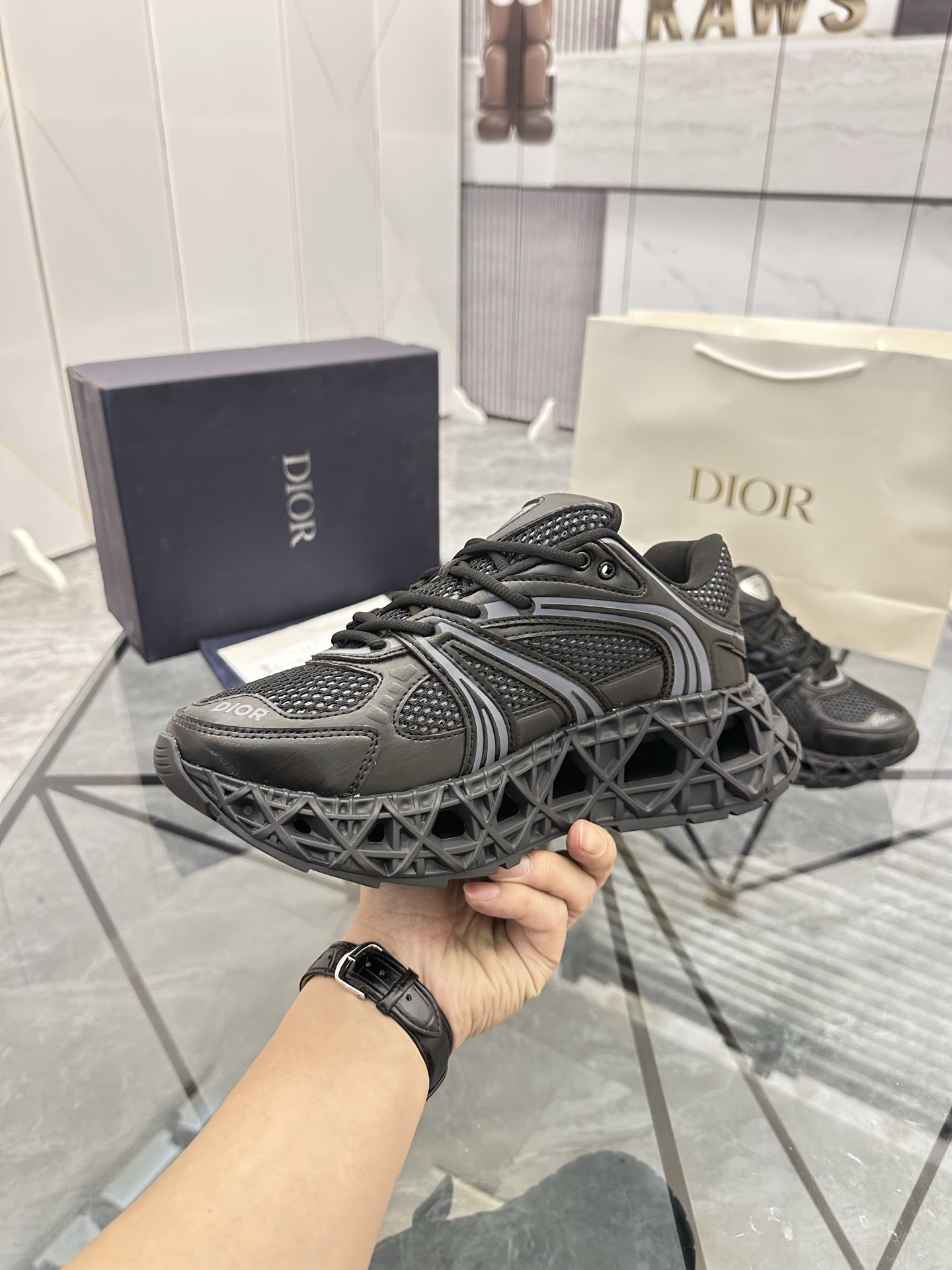Precio de venta: P350 Guangzhou Top Quality [Trademark: Dior*] Low-top trainers Talla: 39-44 (se pue