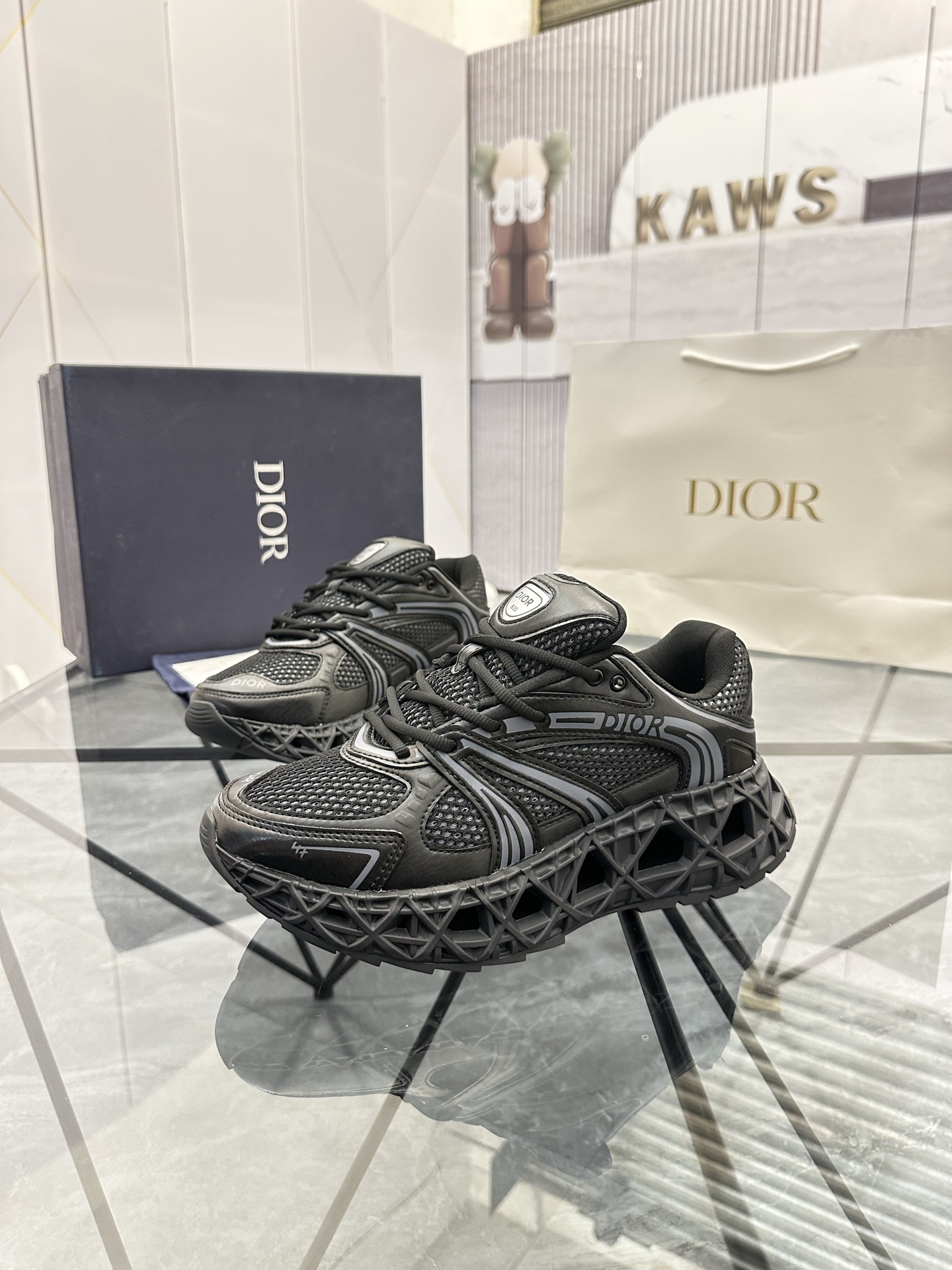 Precio de venta: P350 Guangzhou Top Quality [Trademark: Dior*] Low-top trainers Talla: 39-44 (se pue