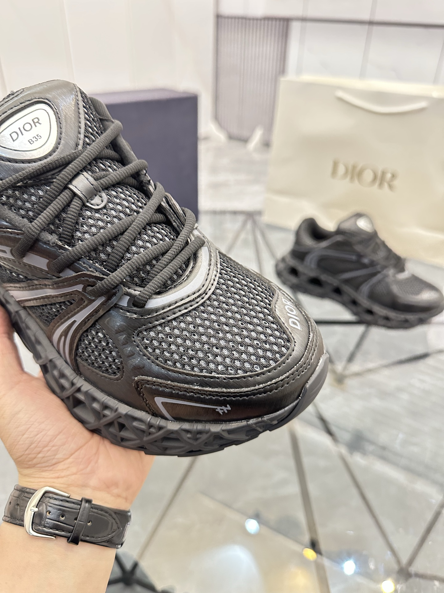 Precio de venta: P350 Guangzhou Top Quality [Trademark: Dior*] Low-top trainers Talla: 39-44 (se pue