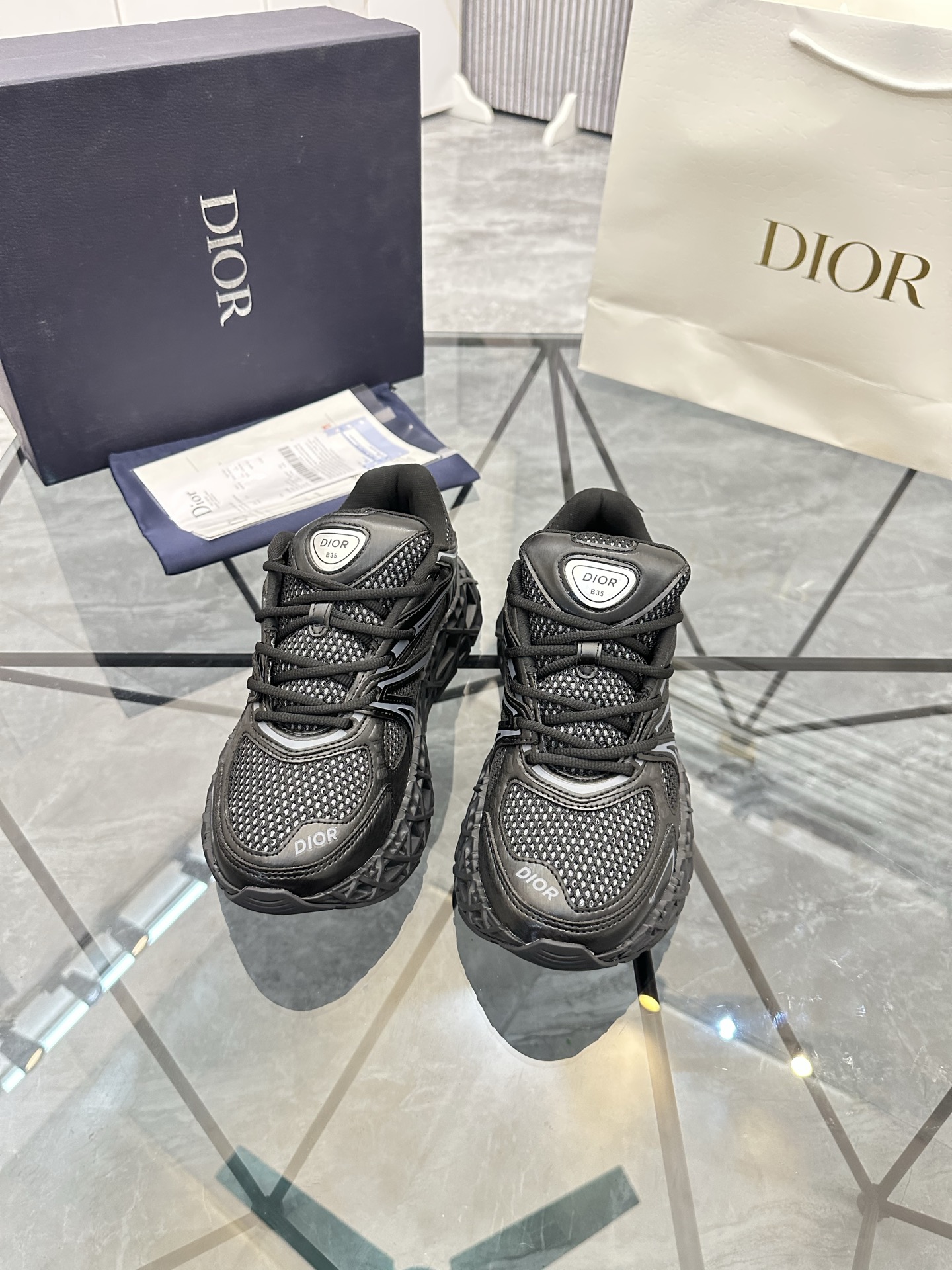 Precio de venta: P350 Guangzhou Top Quality [Trademark: Dior*] Low-top trainers Talla: 39-44 (se pue