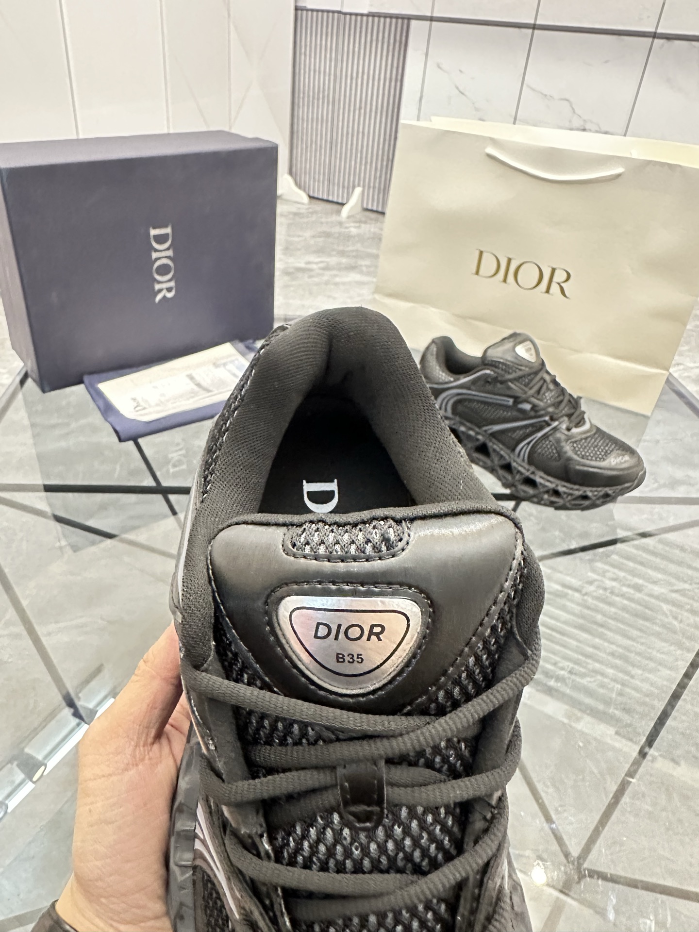 Precio de venta: P350 Guangzhou Top Quality [Trademark: Dior*] Low-top trainers Talla: 39-44 (se pue