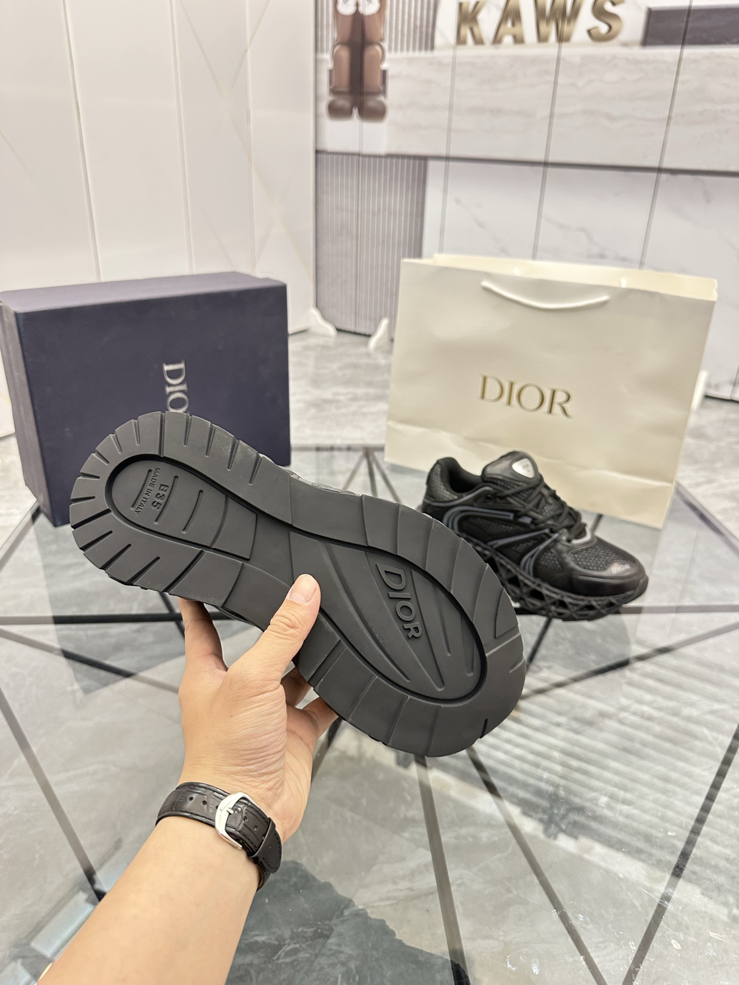 Precio de venta: P350 Guangzhou Top Quality [Trademark: Dior*] Low-top trainers Talla: 39-44 (se pue