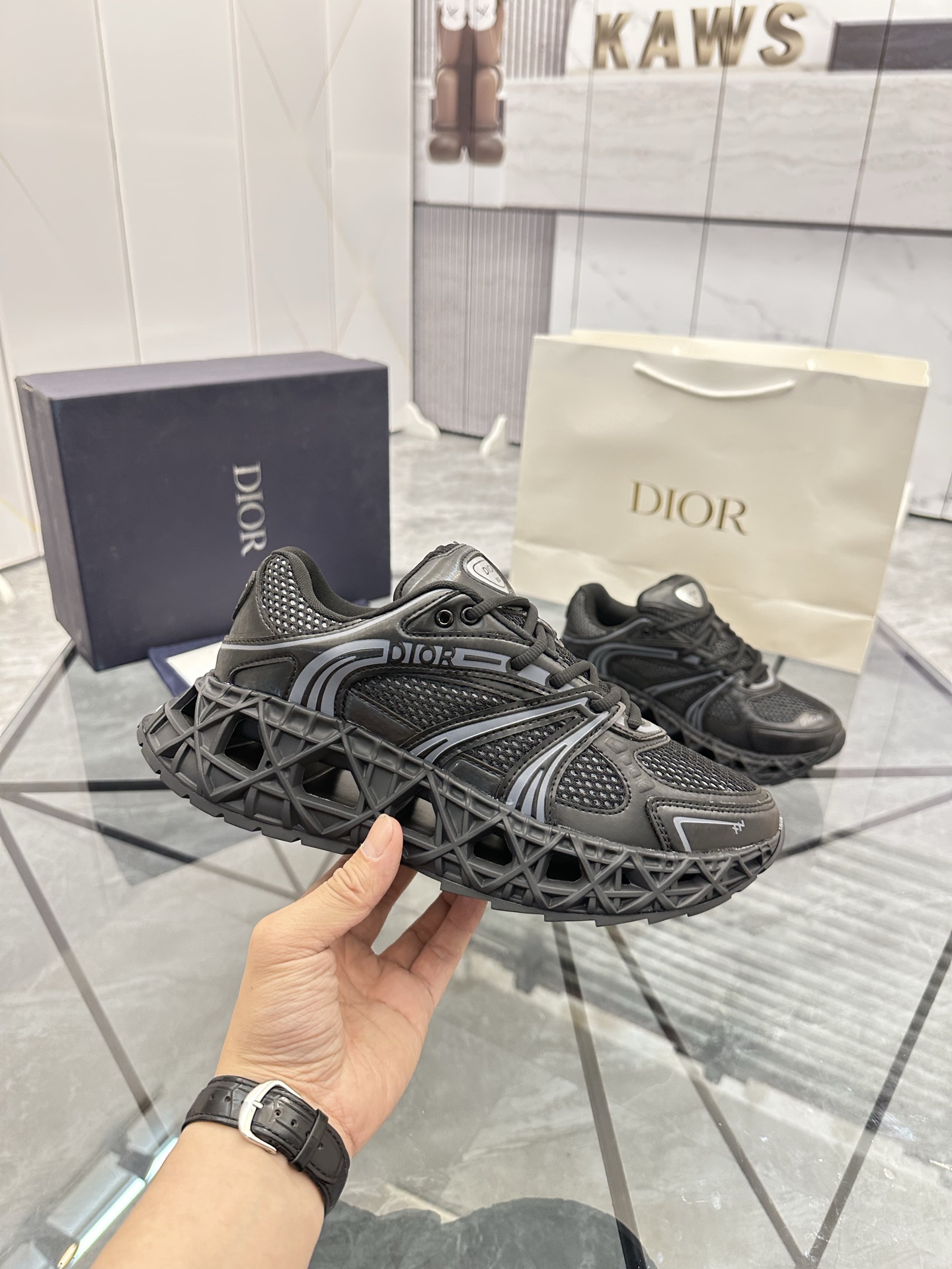 Precio de venta: P350 Guangzhou Top Quality [Trademark: Dior*] Low-top trainers Talla: 39-44 (se pue
