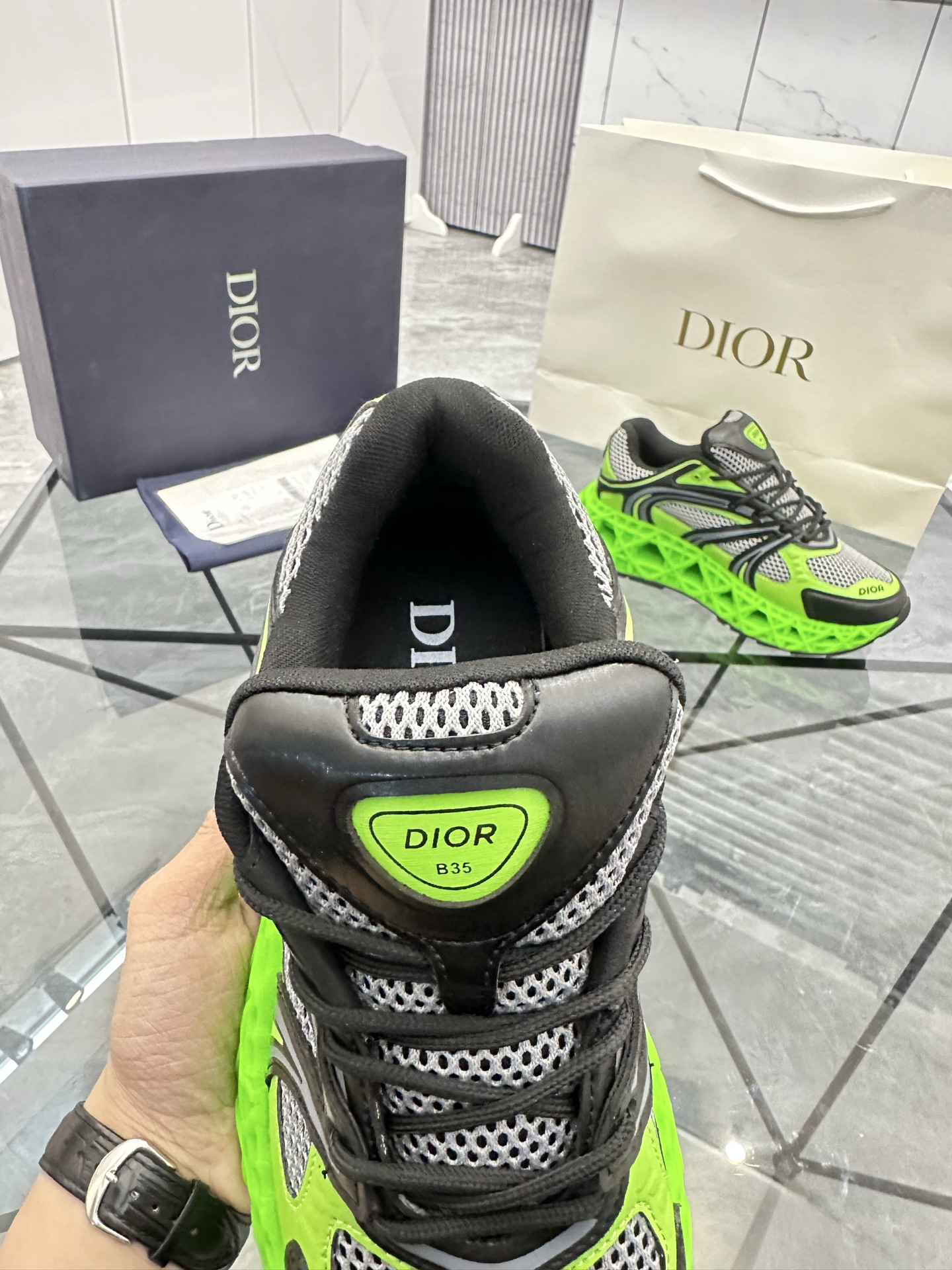 Precio de venta: P350 Guangzhou Top Quality [Trademark: Dior*] Low-top trainers Talla: 39-44 (se pue