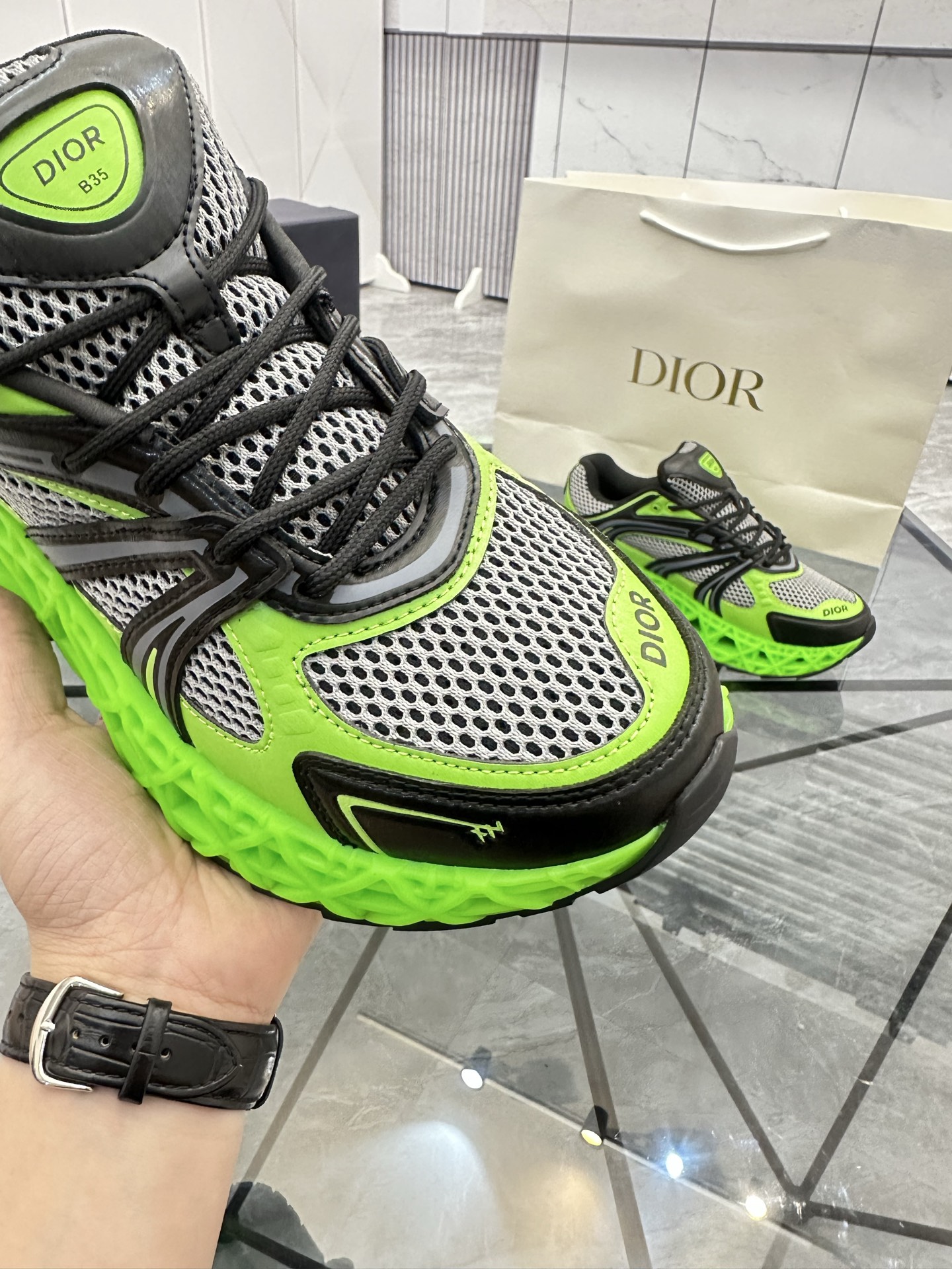 Precio de venta: P350 Guangzhou Top Quality [Trademark: Dior*] Low-top trainers Talla: 39-44 (se pue
