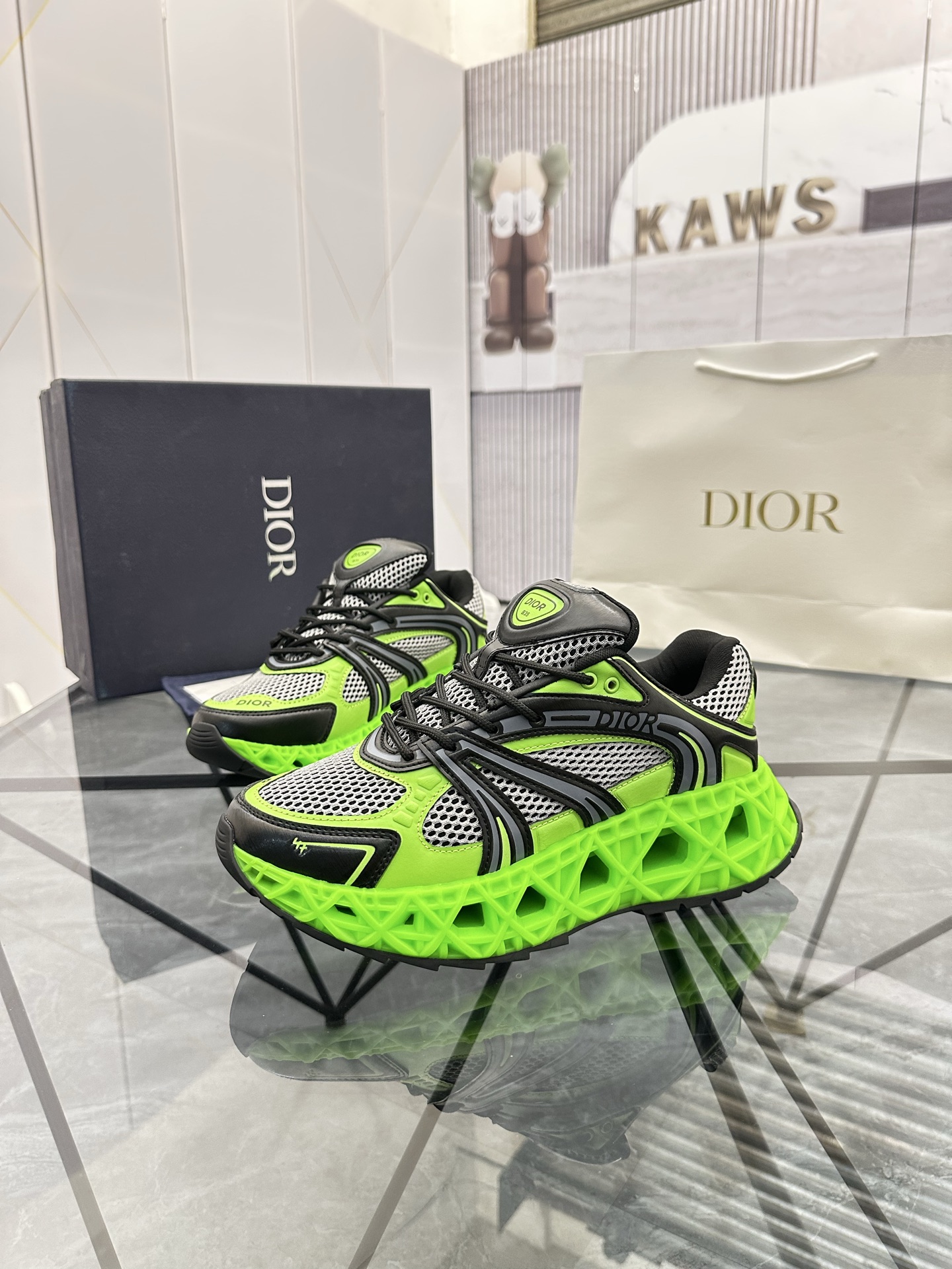 Precio de venta: P350 Guangzhou Top Quality [Trademark: Dior*] Low-top trainers Talla: 39-44 (se pue