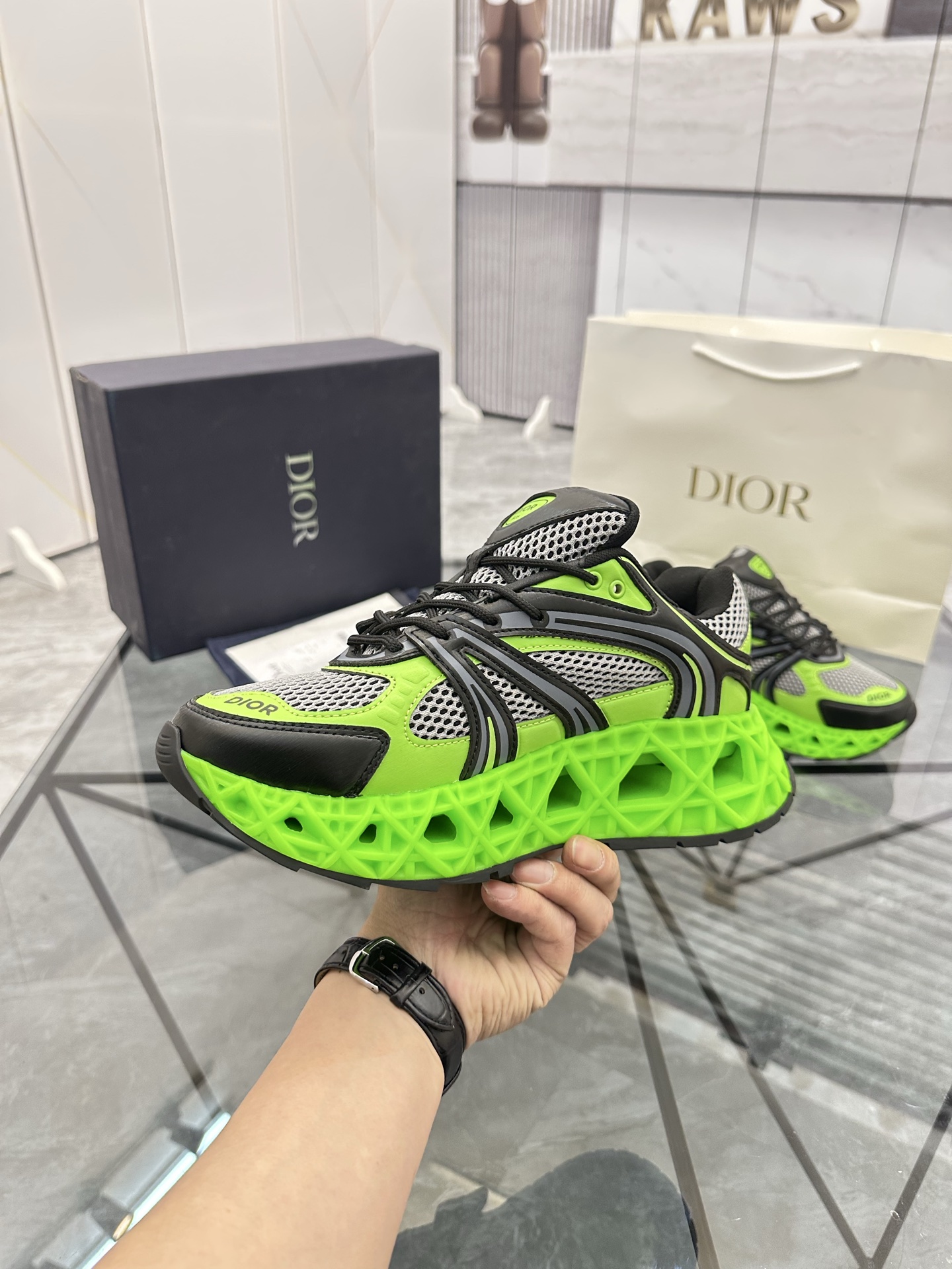 Precio de venta: P350 Guangzhou Top Quality [Trademark: Dior*] Low-top trainers Talla: 39-44 (se pue
