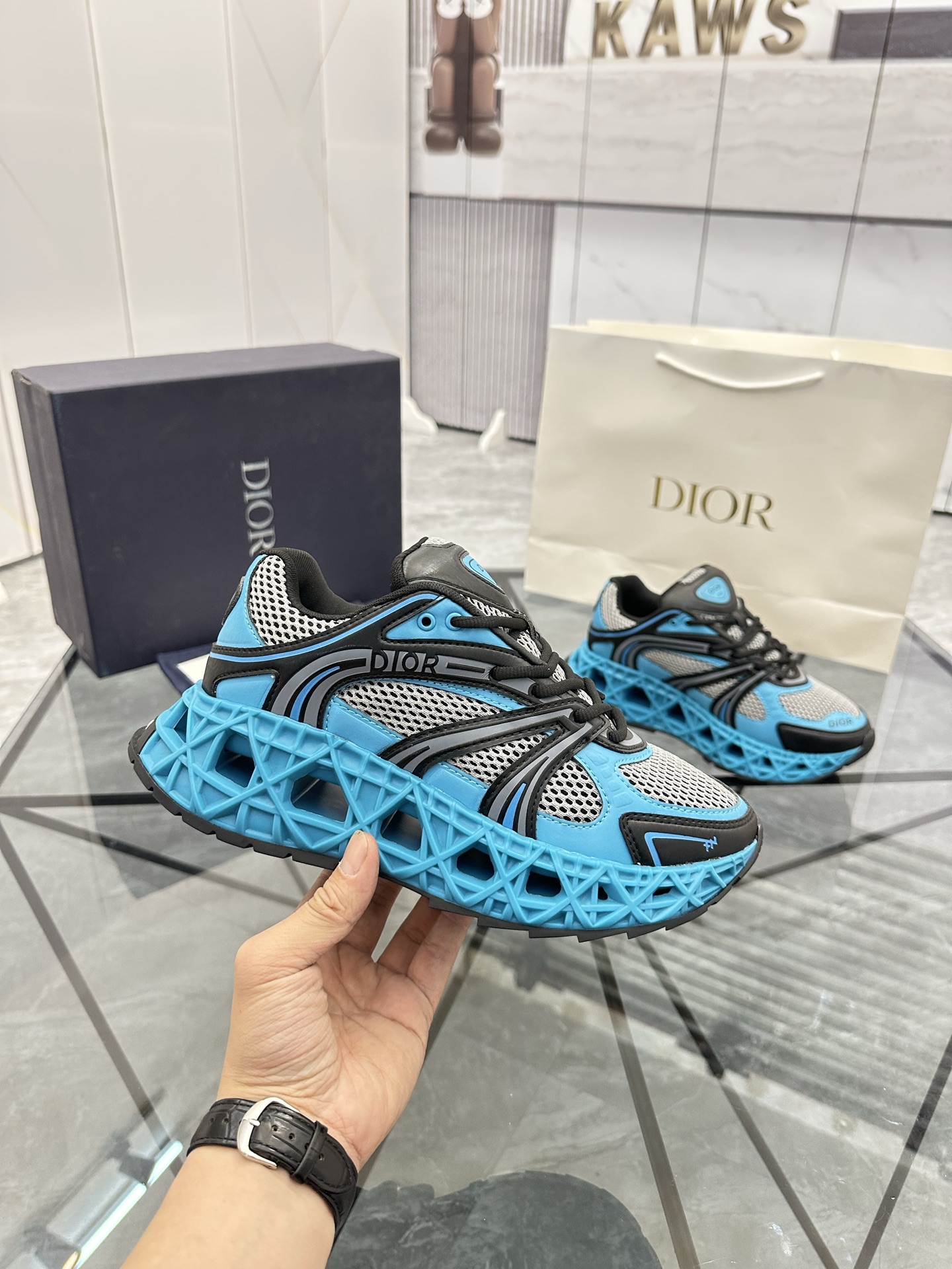 Precio de venta: P350 Guangzhou Top Quality [Trademark: Dior*] Low-top trainers Talla: 39-44 (se pue