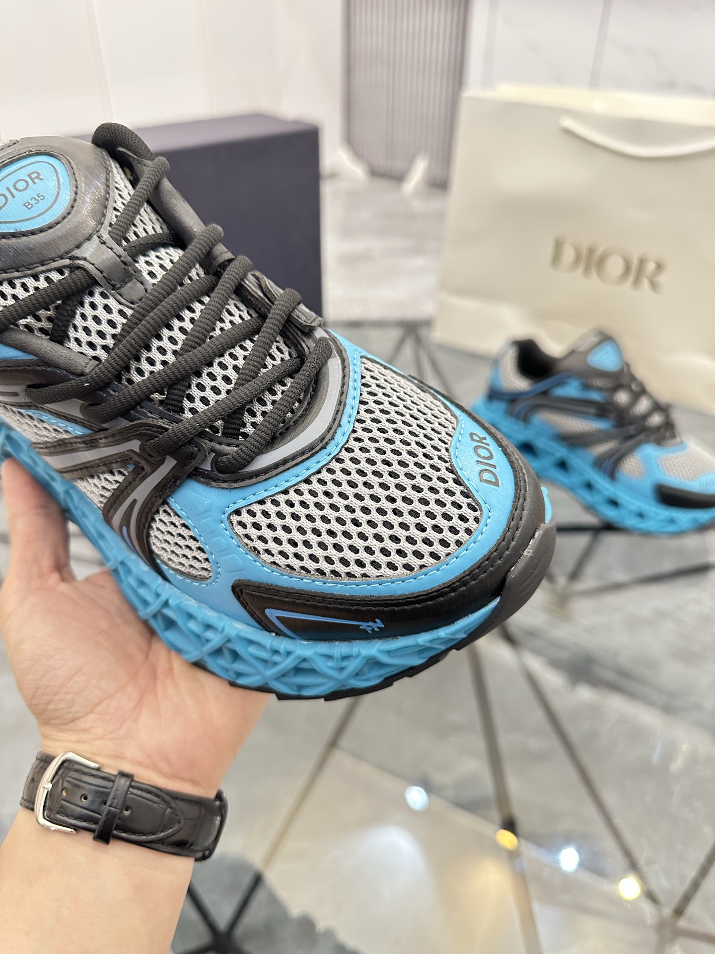 Precio de venta: P350 Guangzhou Top Quality [Trademark: Dior*] Low-top trainers Talla: 39-44 (se pue