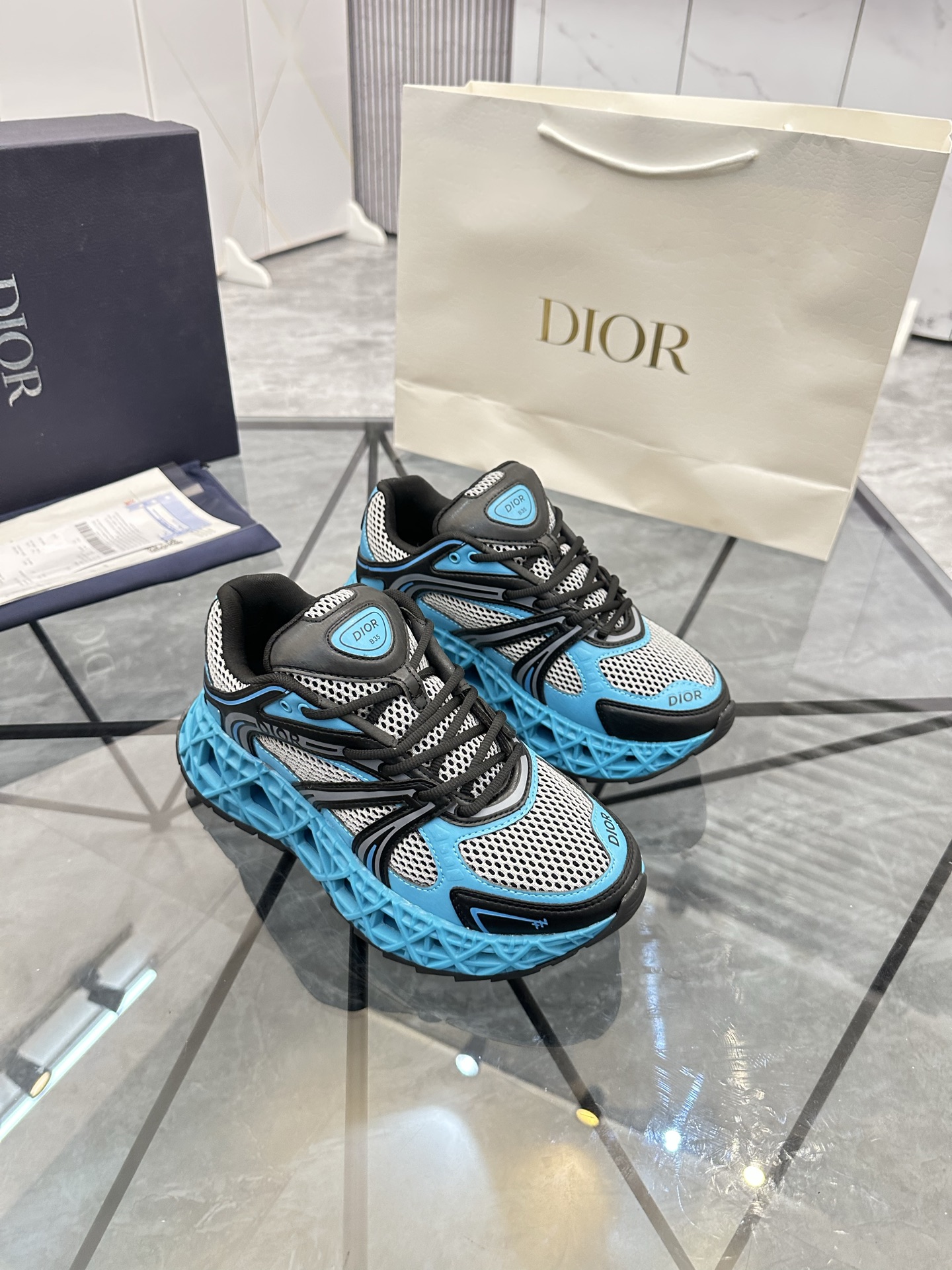 Precio de venta: P350 Guangzhou Top Quality [Trademark: Dior*] Low-top trainers Talla: 39-44 (se pue