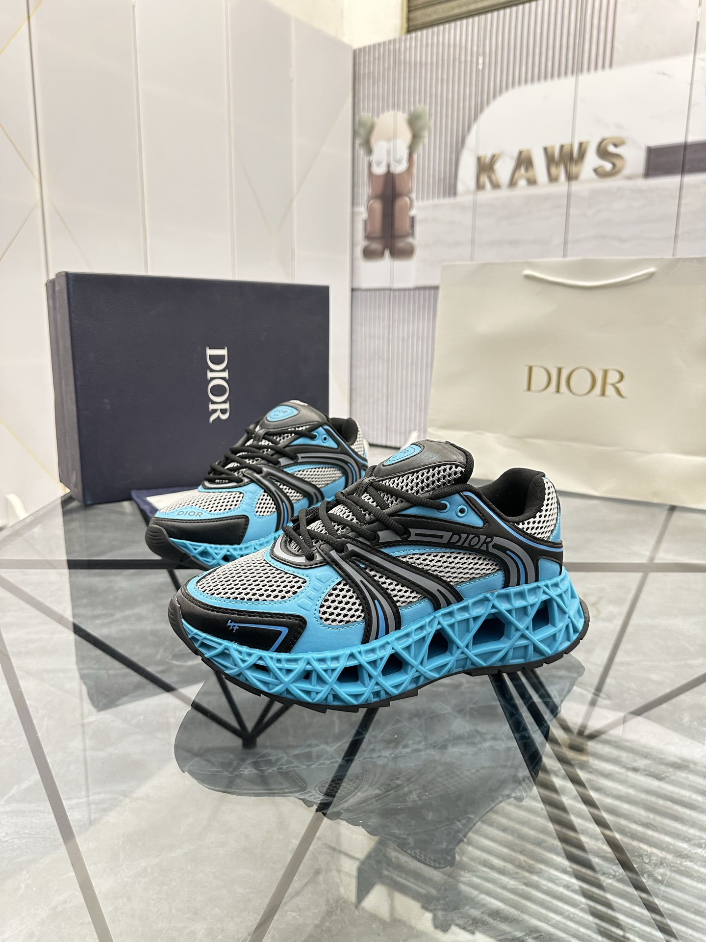 Precio de venta: P350 Guangzhou Top Quality [Trademark: Dior*] Low-top trainers Talla: 39-44 (se pue