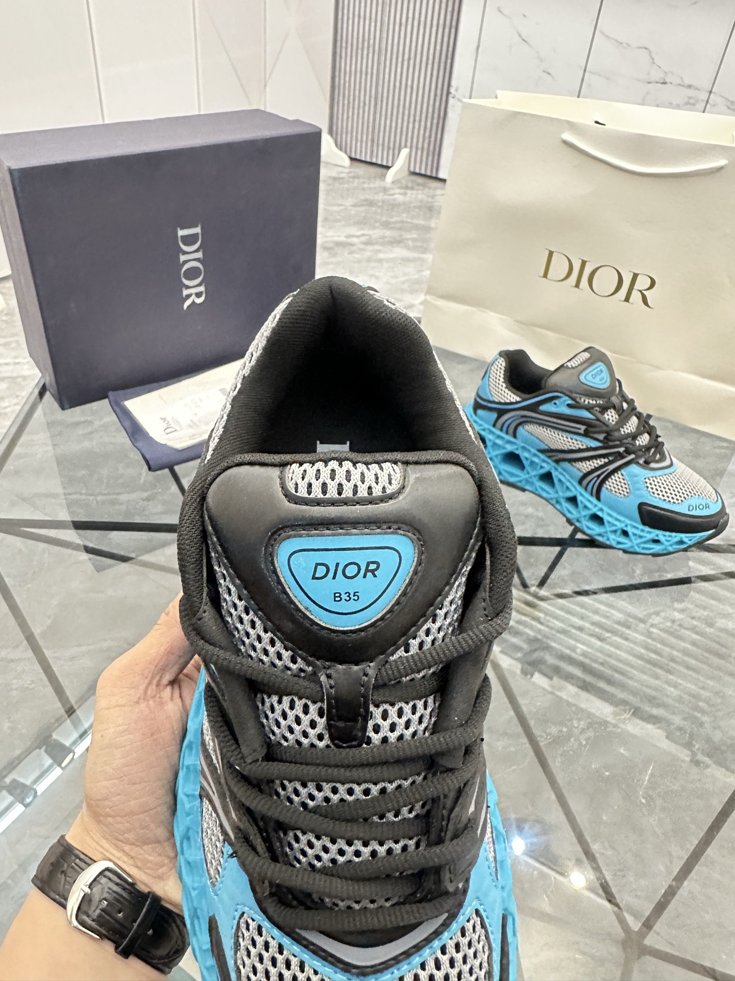 Precio de venta: P350 Guangzhou Top Quality [Trademark: Dior*] Low-top trainers Talla: 39-44 (se pue