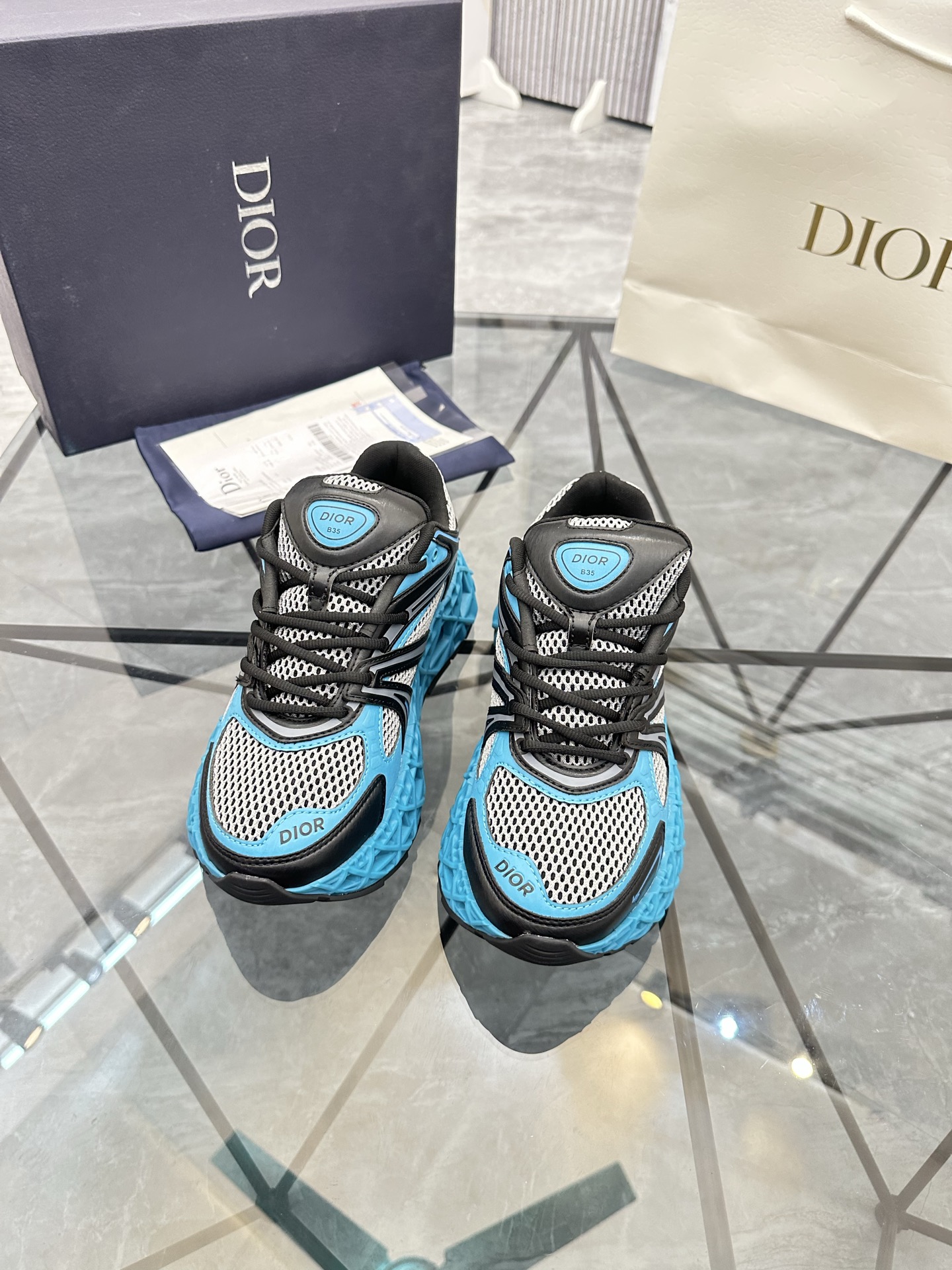 Precio de venta: P350 Guangzhou Top Quality [Trademark: Dior*] Low-top trainers Talla: 39-44 (se pue