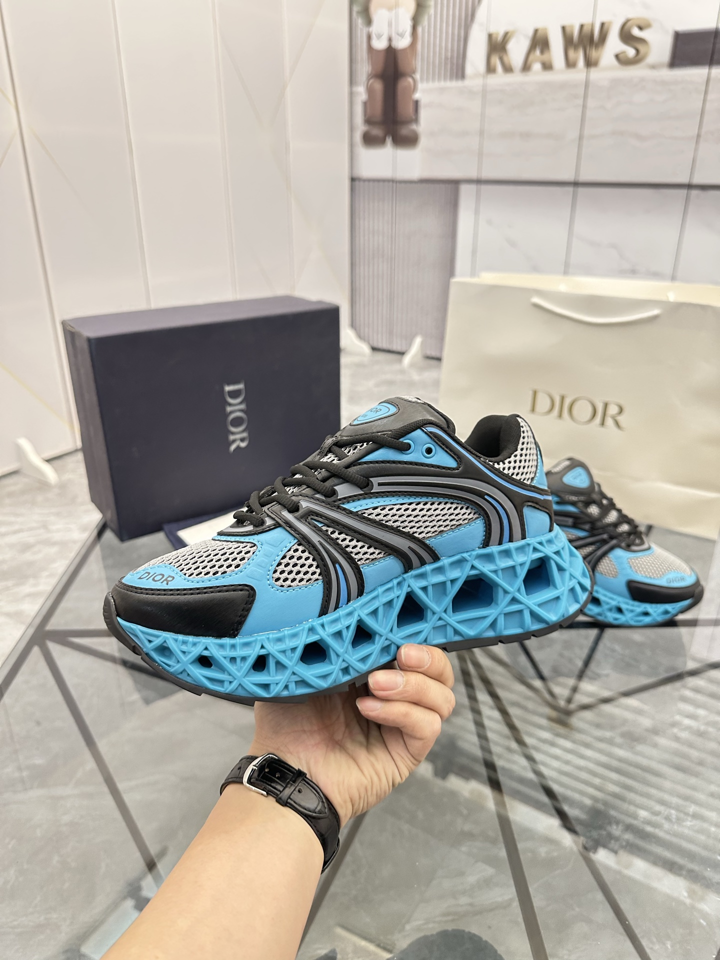 Precio de venta: P350 Guangzhou Top Quality [Trademark: Dior*] Low-top trainers Talla: 39-44 (se pue