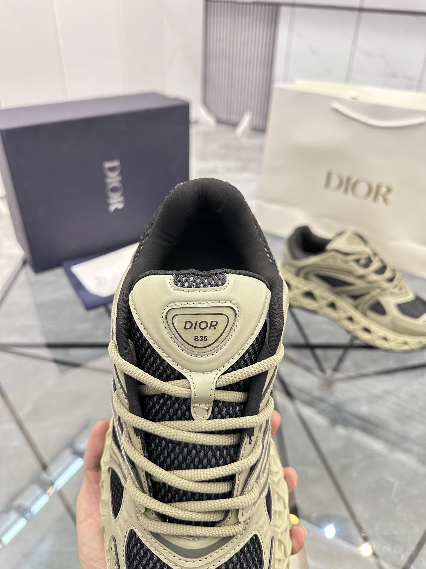 Precio de venta: P350 Guangzhou Top Quality [Trademark: Dior*] Low-top trainers Talla: 39-44 (se pue