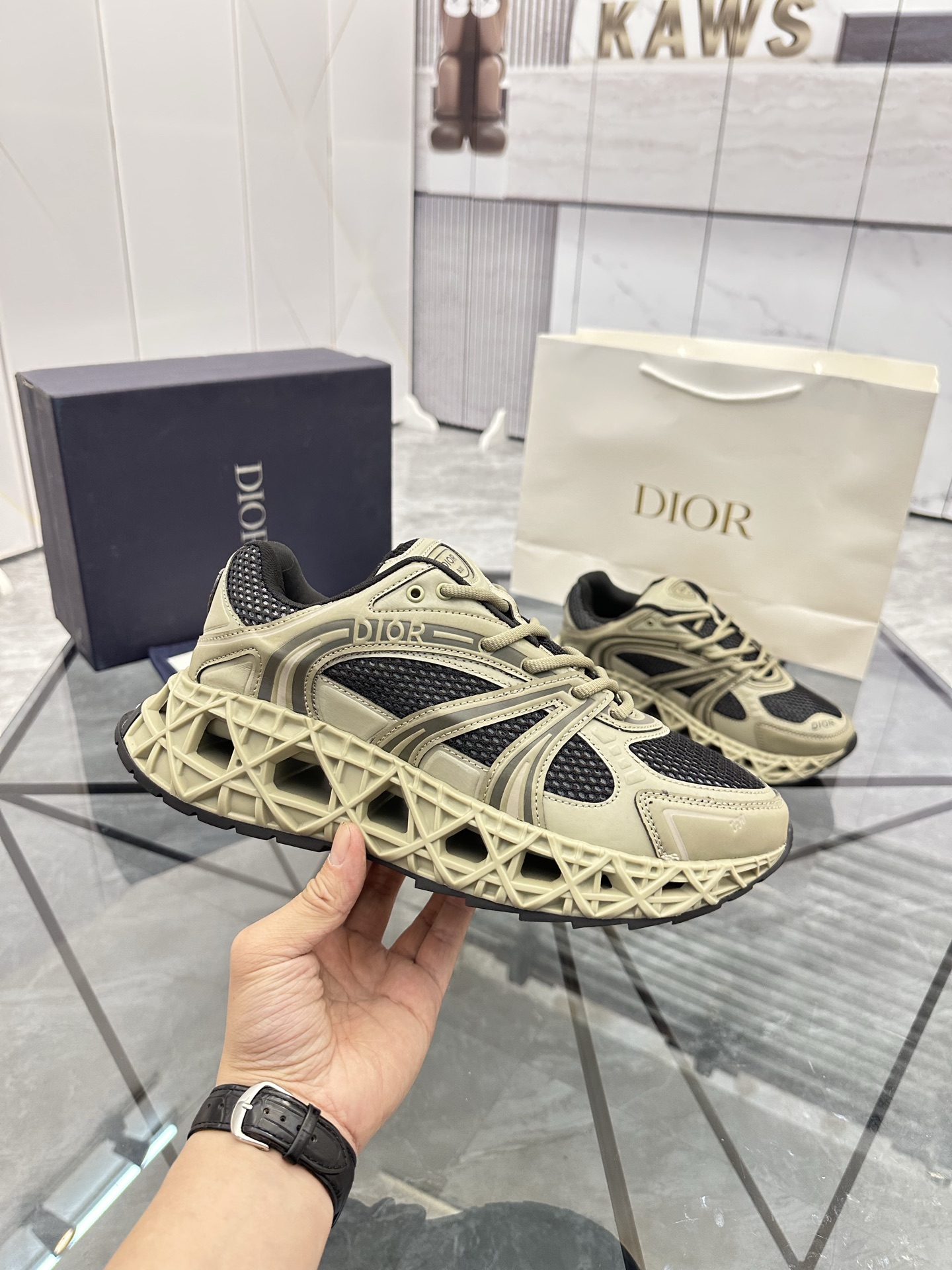 Precio de venta: P350 Guangzhou Top Quality [Trademark: Dior*] Low-top trainers Talla: 39-44 (se pue