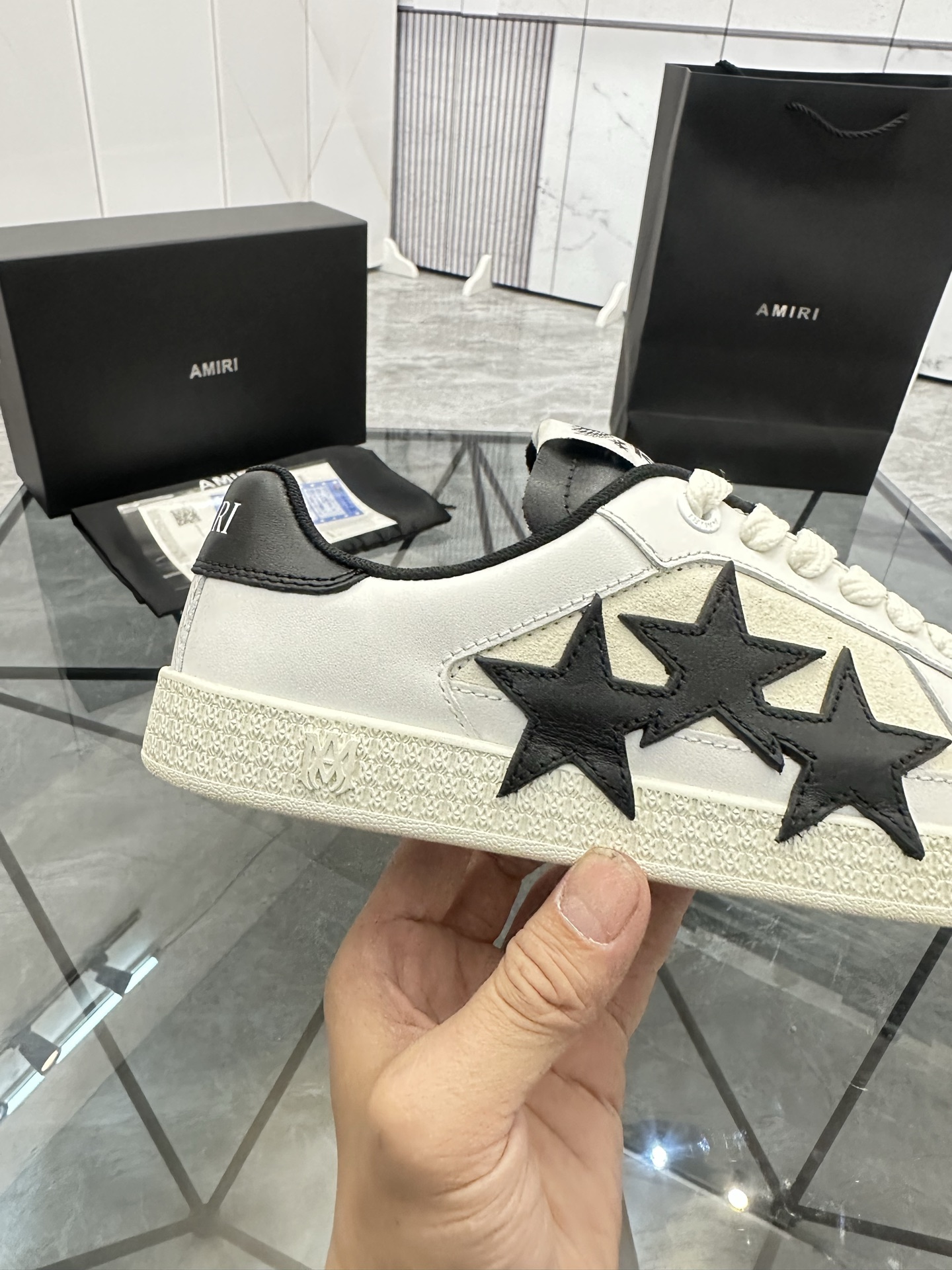 Precio de venta: P250 Guangzhou Top Quality [Marca: AMIRI* "Emil*] Low Top Casual Shoes Talla: 39-44