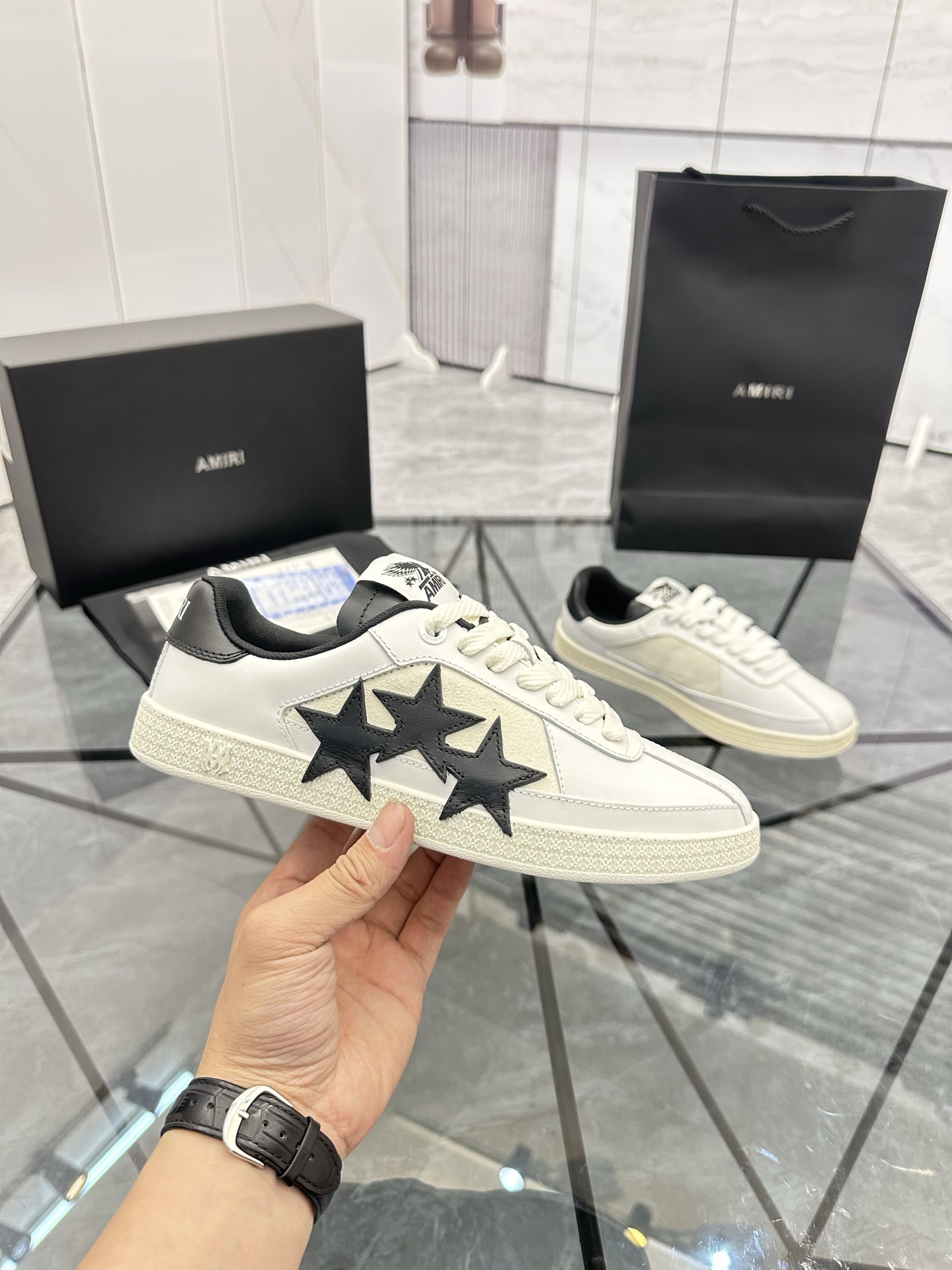 Precio de venta: P250 Guangzhou Top Quality [Marca: AMIRI* "Emil*] Low Top Casual Shoes Talla: 39-44