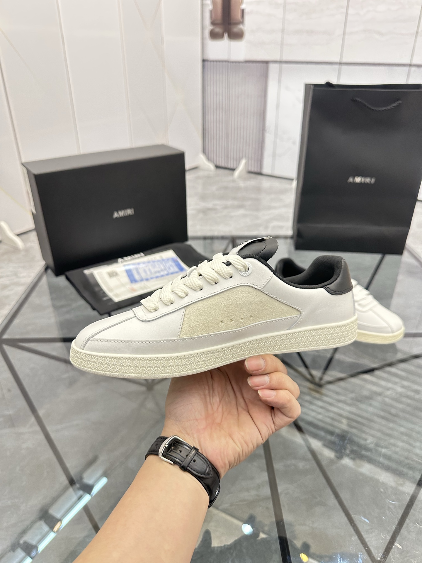 Precio de venta: P250 Guangzhou Top Quality [Marca: AMIRI* "Emil*] Low Top Casual Shoes Talla: 39-44