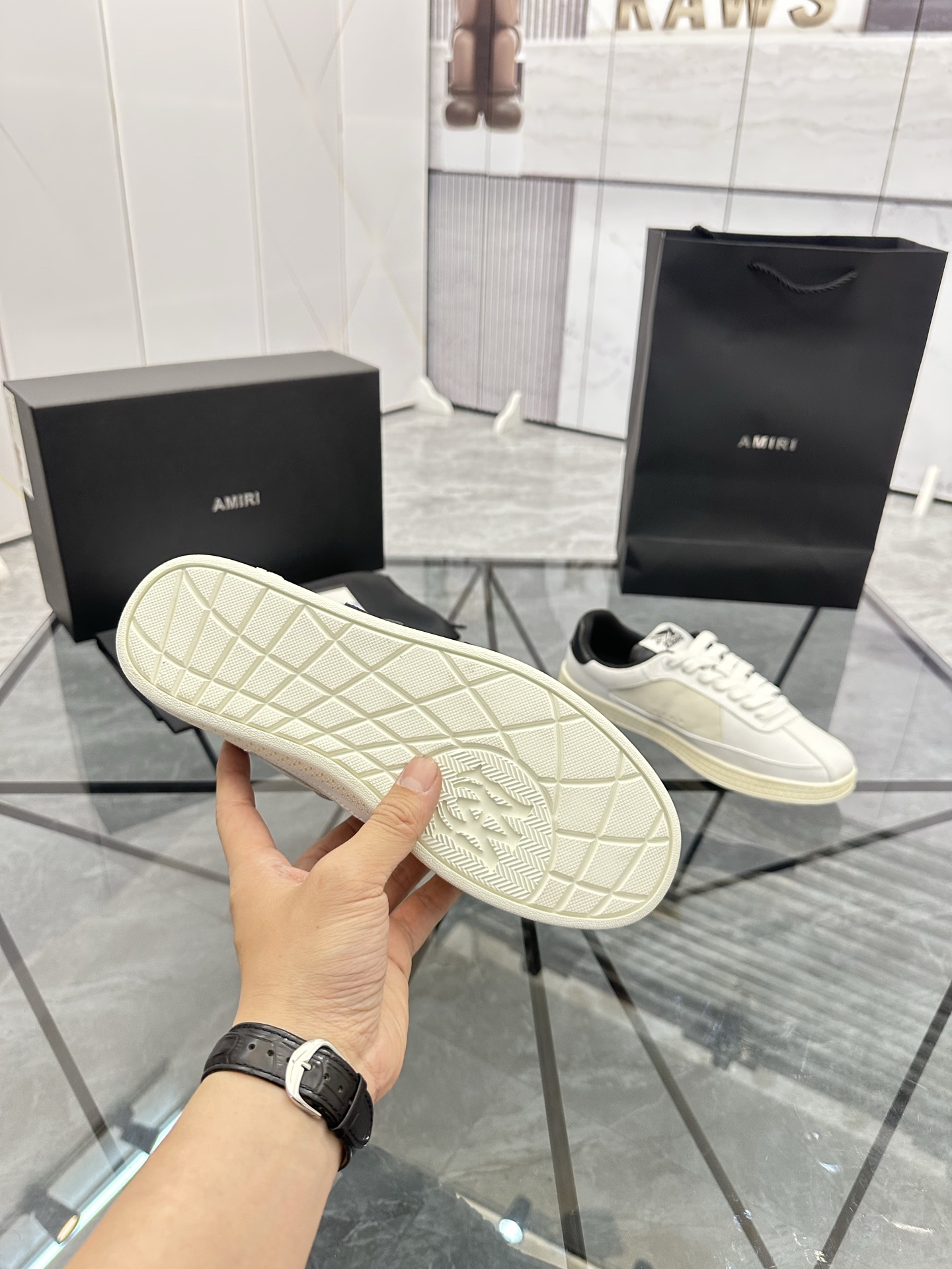 Precio de venta: P250 Guangzhou Top Quality [Marca: AMIRI* "Emil*] Low Top Casual Shoes Talla: 39-44