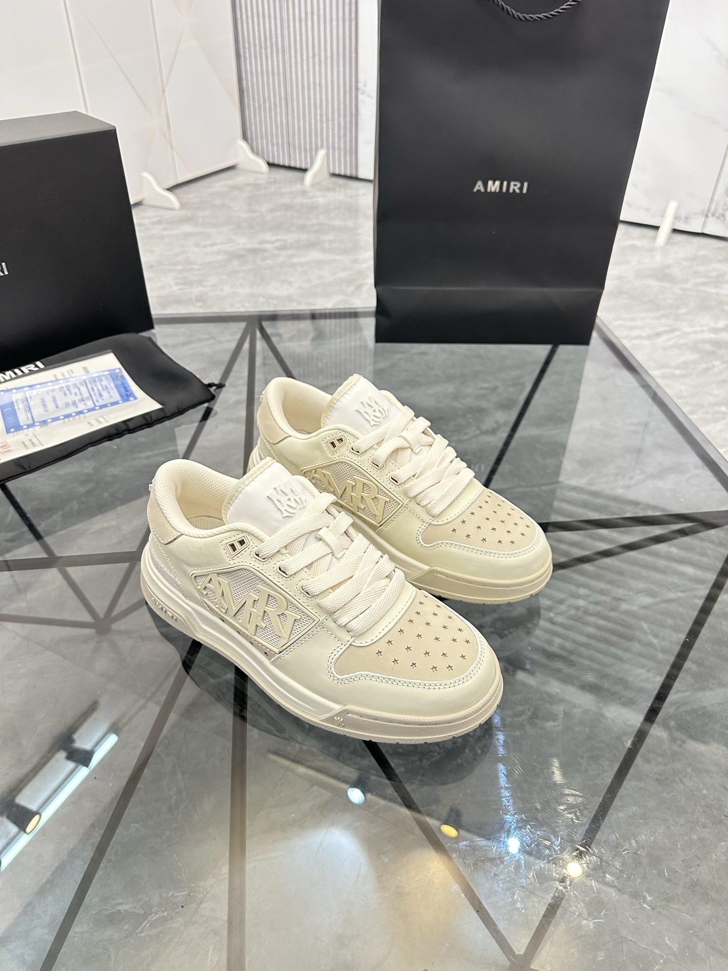 Precio de venta: P300 Guangzhou Top Quality [Marca: AMIRI* "Emil*] Low Top Casual Shoes Talla: 39-44